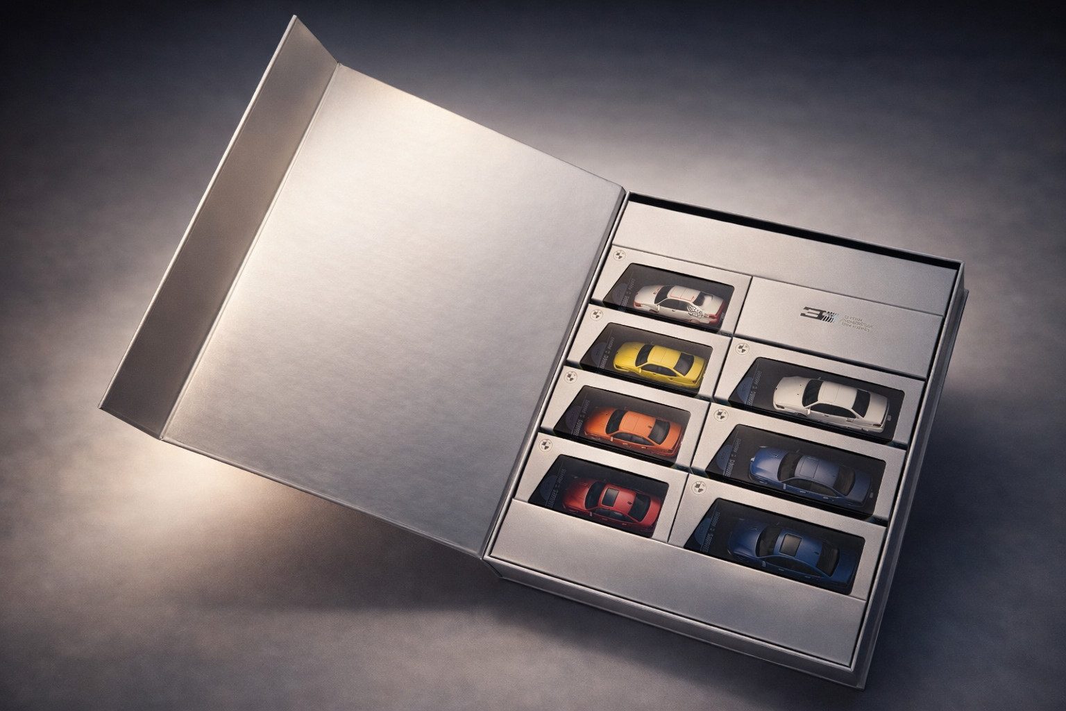 BMW Modellauto Exklusive Geschenkbox BMW Car Edition 50Jahre 3er Geschenkset, (7-tlg)