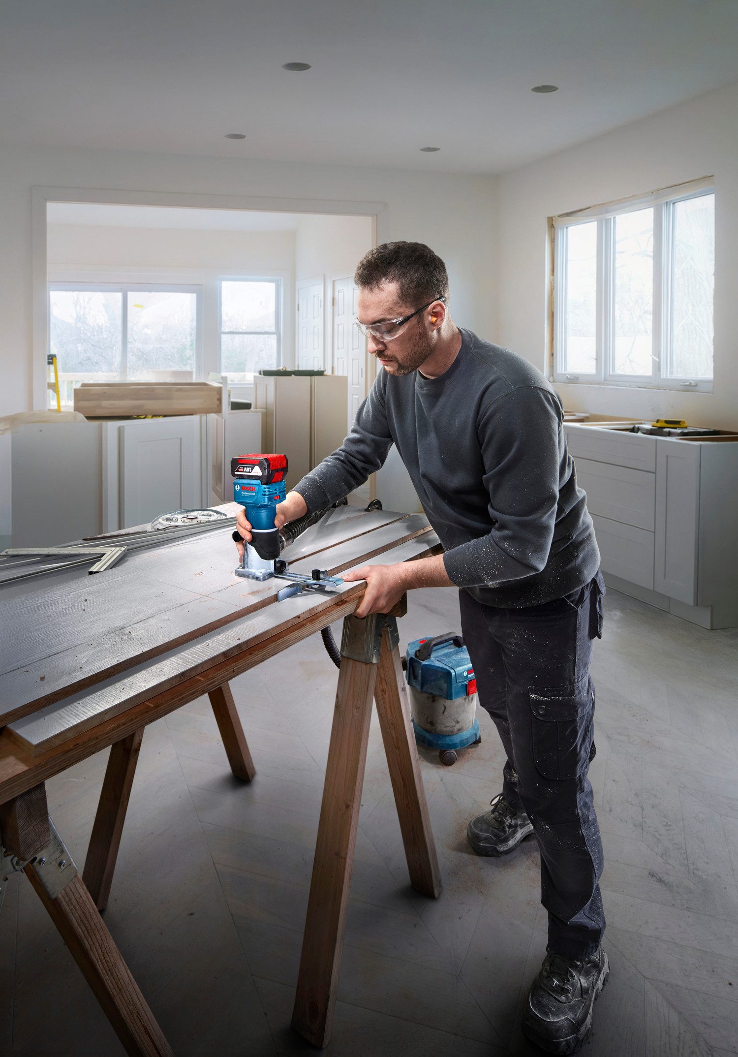 Bosch Professional Akku-Fräse GLF 18V-8, mit L-BOXX 136, ohne Akku und Ladegerät
