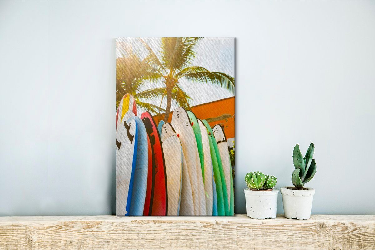 Surfbretter Zackenaufhänger, einer Gemälde, (1 bespannt Leinwandbild 20x30 fertig Palme, cm unter OneMillionCanvasses® Leinwandbild inkl. St),