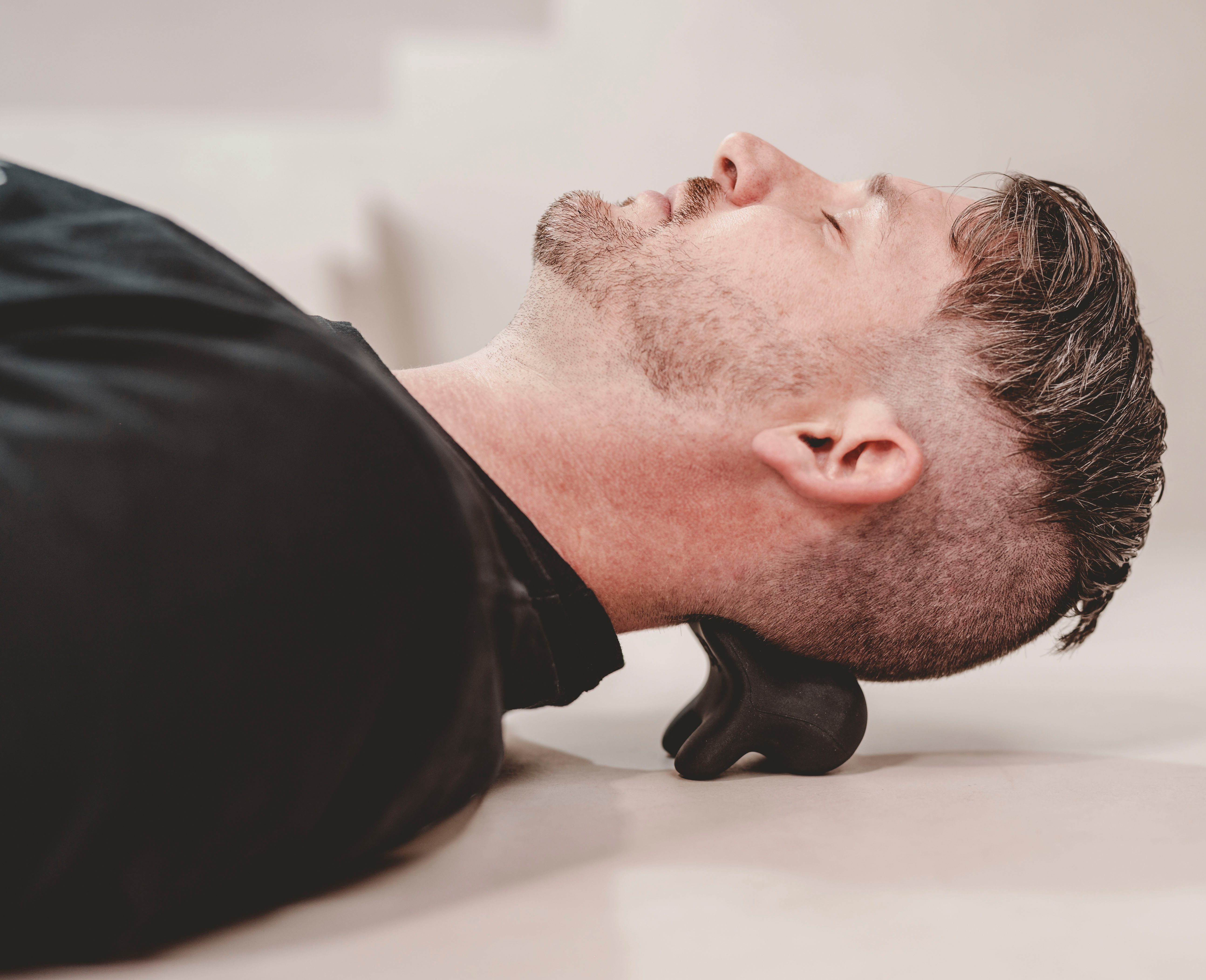 TMX Nacken-Massagegerät DURA Nackentrigger – effektive, gezielte Akupressur für Kopf & Nacken, Unterstützende Begleitung bei muskulären Verspannungen, 6 Anwendungen