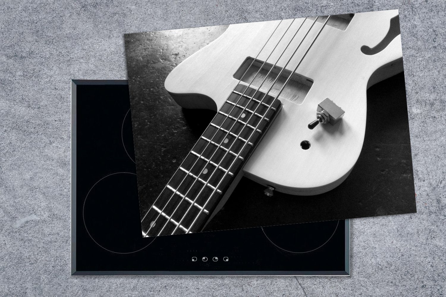 nutzbar, Arbeitsfläche tlg), Vinyl, Bassgitarre Mobile fünfsaitige weiß, schwarz halbakustische - (1 Ceranfeldabdeckung Herdblende-/Abdeckplatte 70x52 MuchoWow Eine und cm,