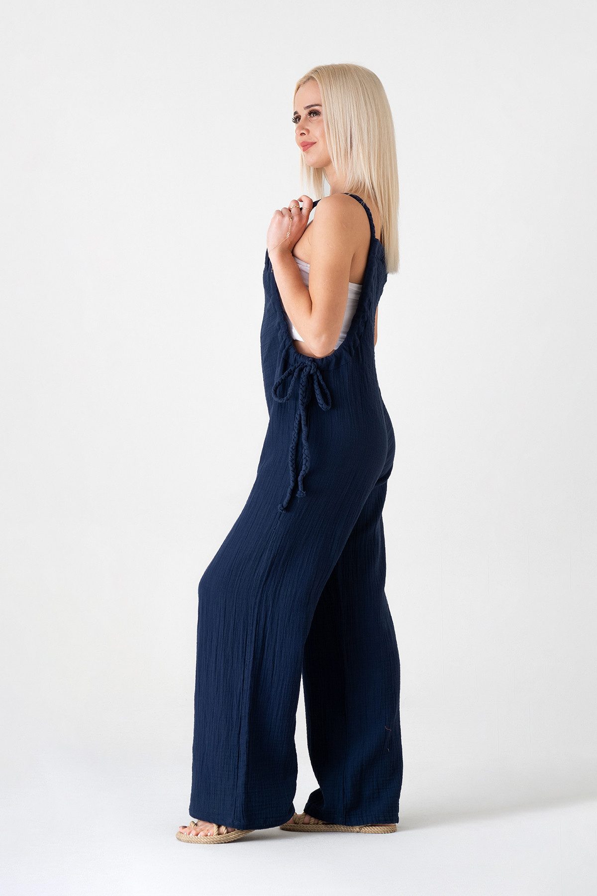 WENOR Overall Damen Jumpsuit Musselin mit Flechtträgern – locker & größenverstellbar – Bild 3 von 5