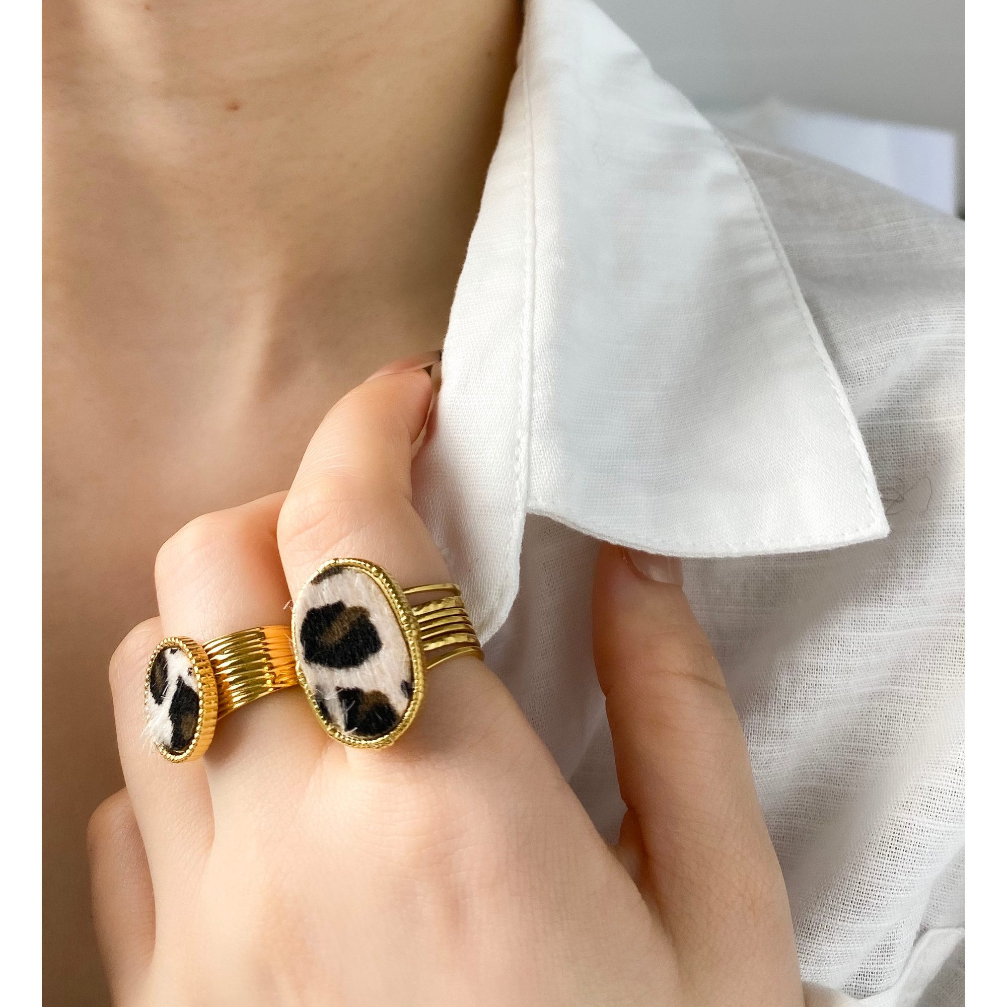 KARMA Fingerring Statement Ring Damen Leopardenmuster antiallergisch (Geschenk für Sie, Damenschmuck), Edelstahl vergoldet (Verstellbar)
