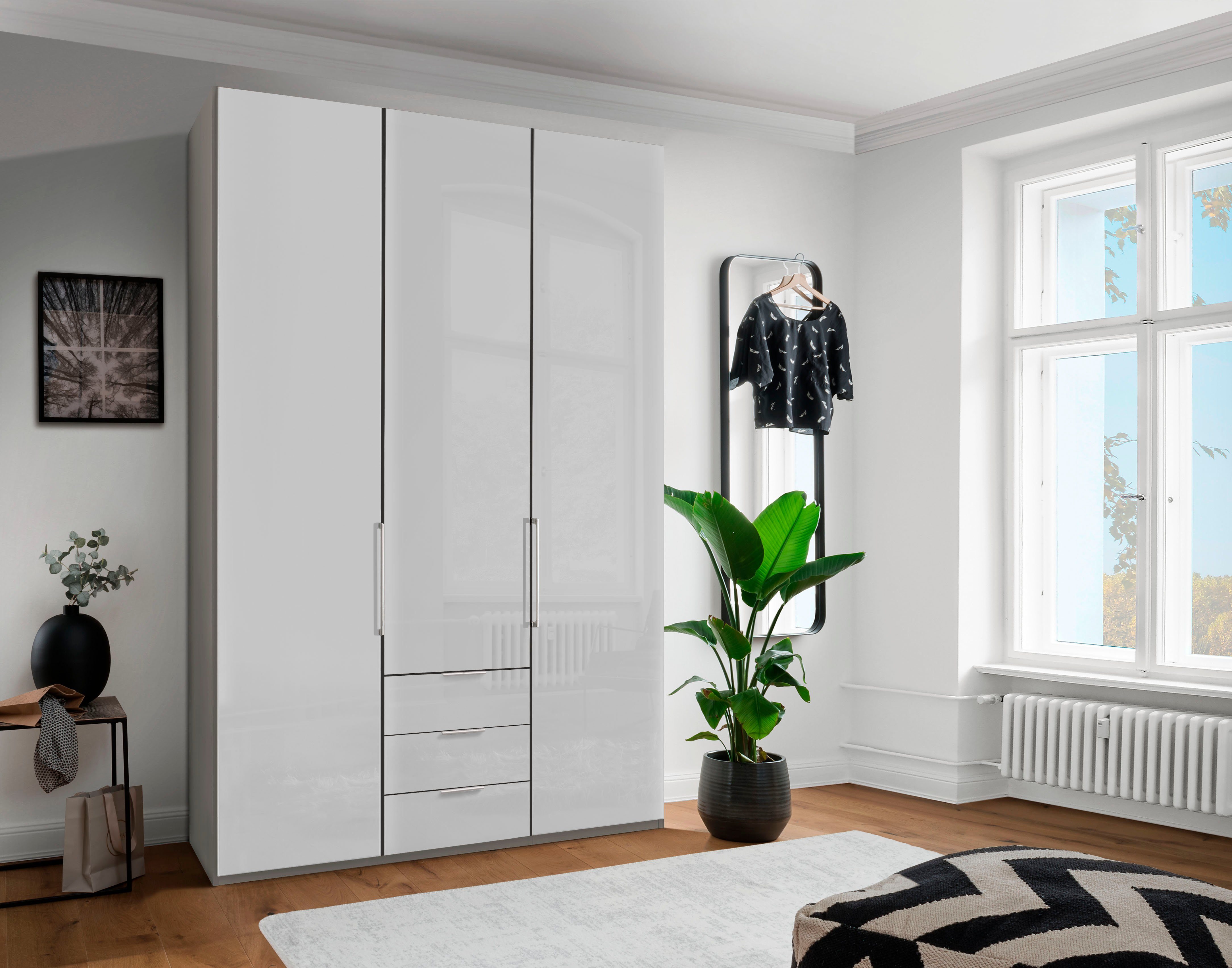 WIEMANN Kleiderschrank Monaco mit Glasfront sowie hochwertigen Beschlägen inkl. Dämpfung