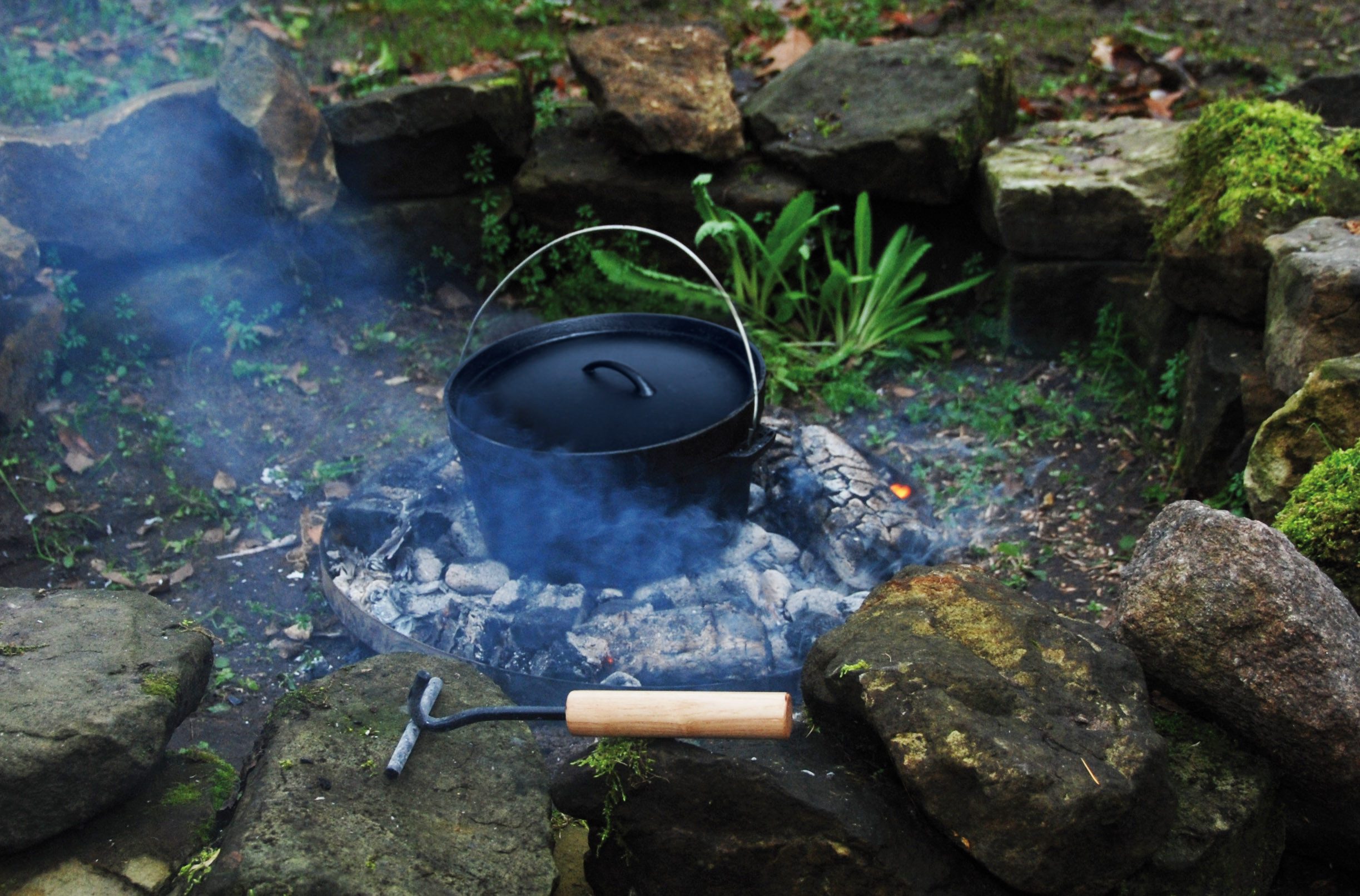 esschert design Feuerschale Dutch-Ofen Kochtopf Gusseisen Topf für offene Feuerstelle 29x27x20cm