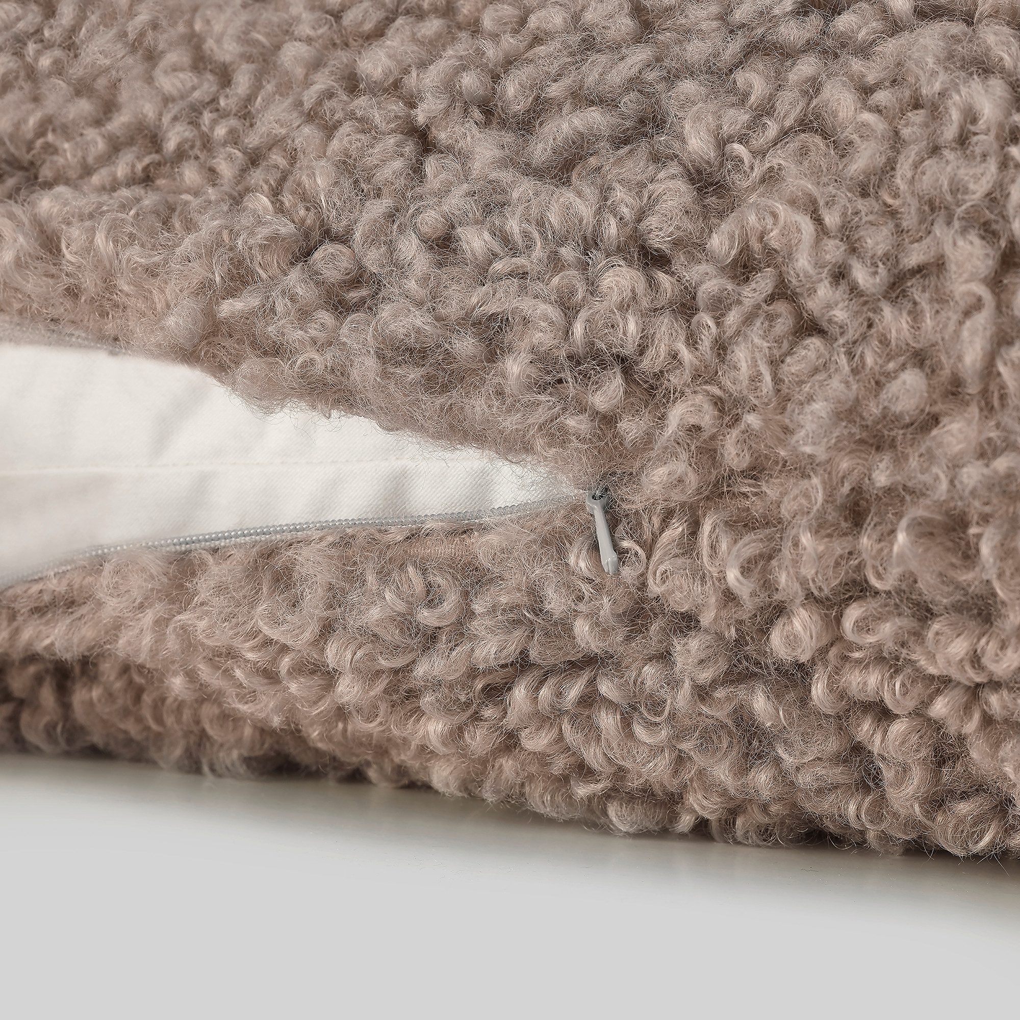 blomus Kissenhülle -TEDDY- Kissenbezug, Dekokissen, Kuschelkissen, Wohnkissen modern, Flauschig, inkl. Trageschlaufe, inkl. Filzgleitern – Bild 2 von 5