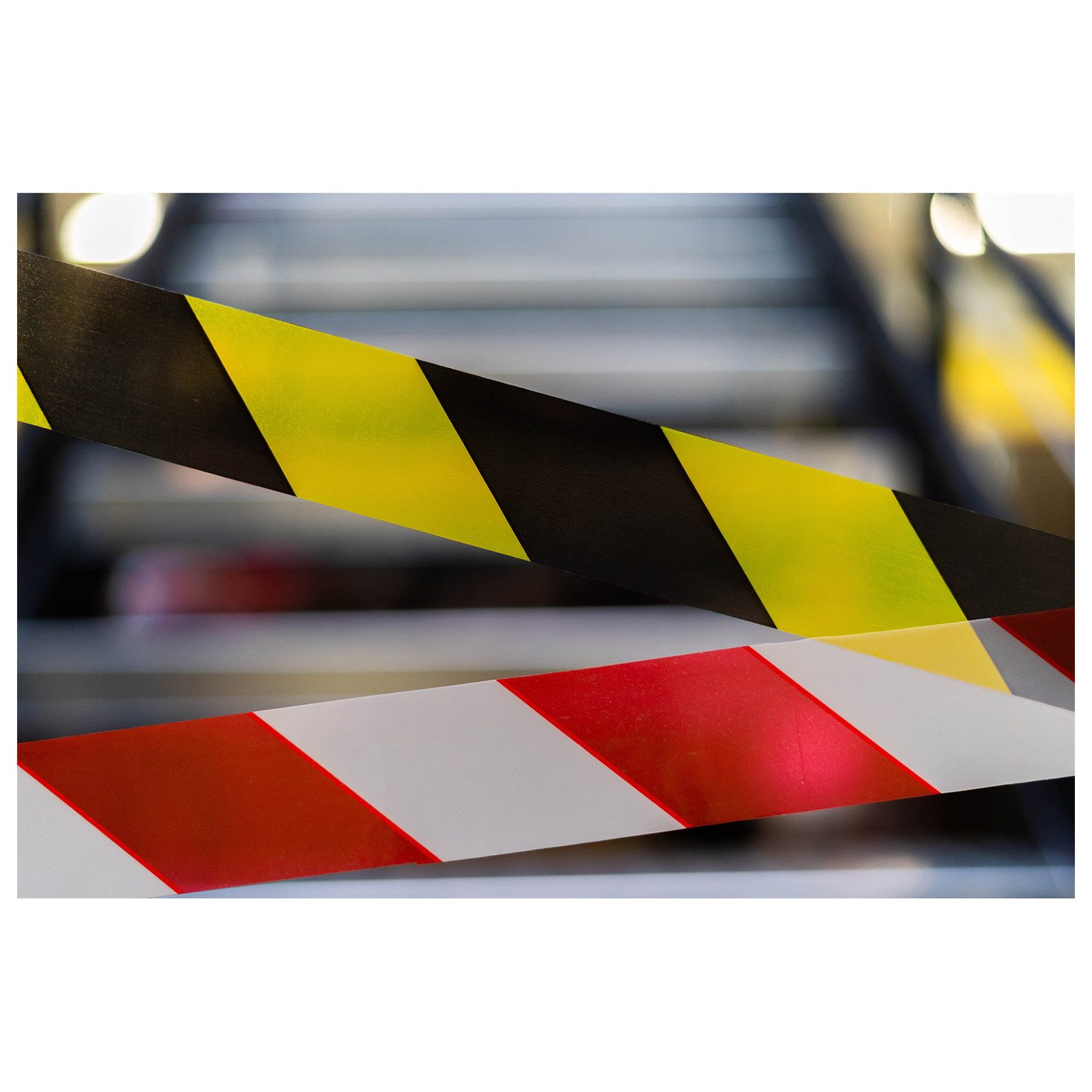 HTI-Living Absperrkette Absperrbänder auf Rolle 12-teiliges Set, Kunststoff, Länge 16 m (Set 12-St. 4 x Gelb-schwarz, 8 x Rot-weiß) Signalband Flatterband Vielzweckband