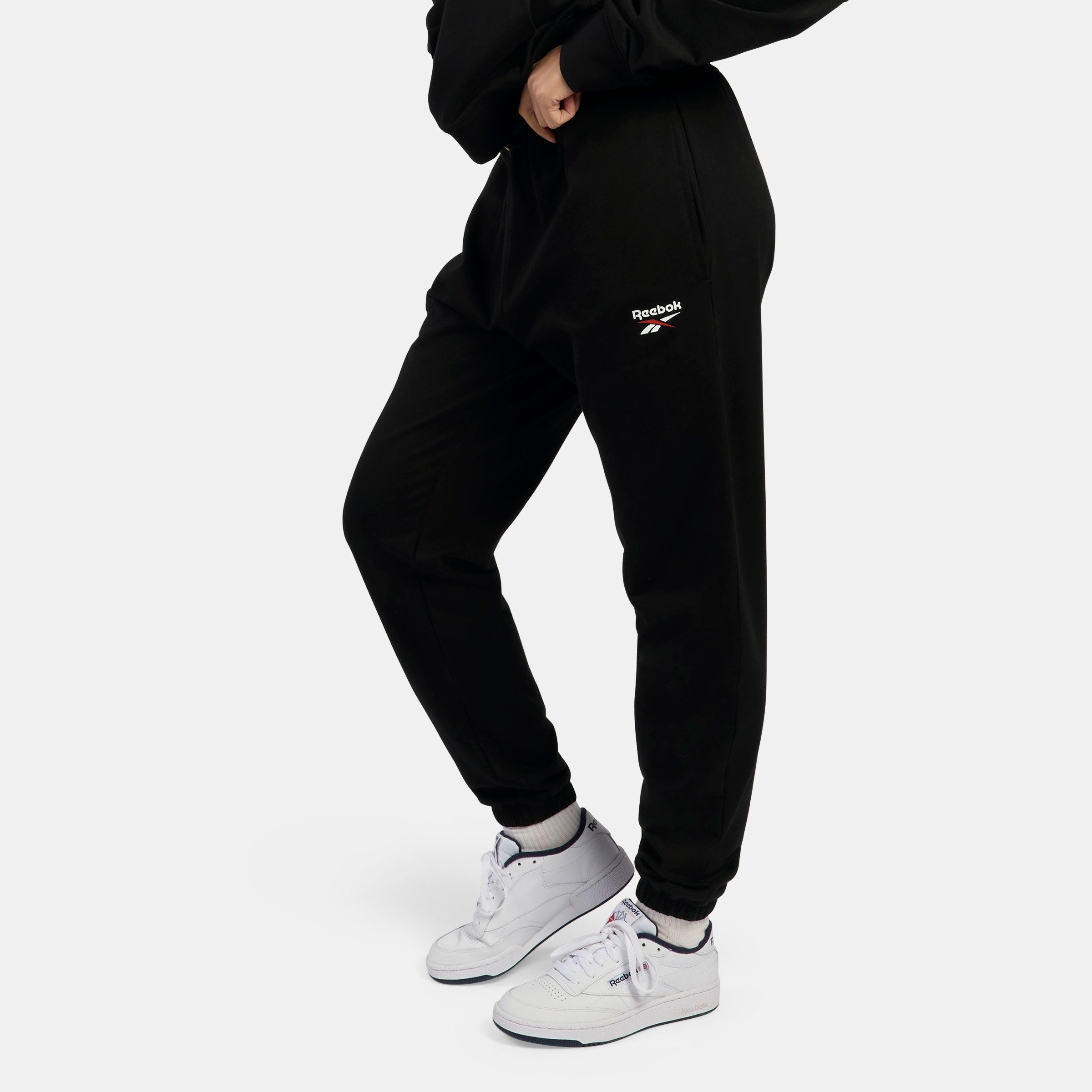 Reebok Jogginghose ID SMALL LOGO FRENCH TERRY PANT sportlicher Stil, für Sport und Freizeit, aus Baumwolle