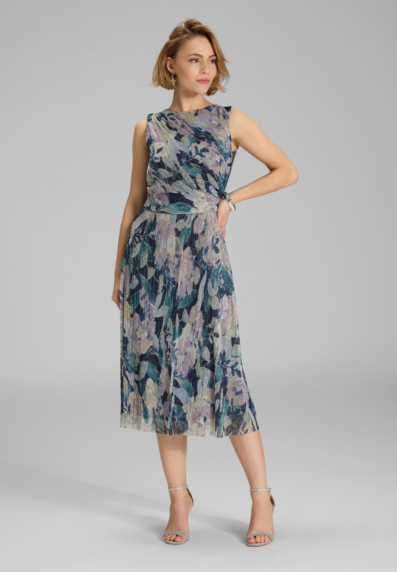 SWING Cocktailkleid Taillierte Passform mit fließendem Rockteil günstig online kaufen