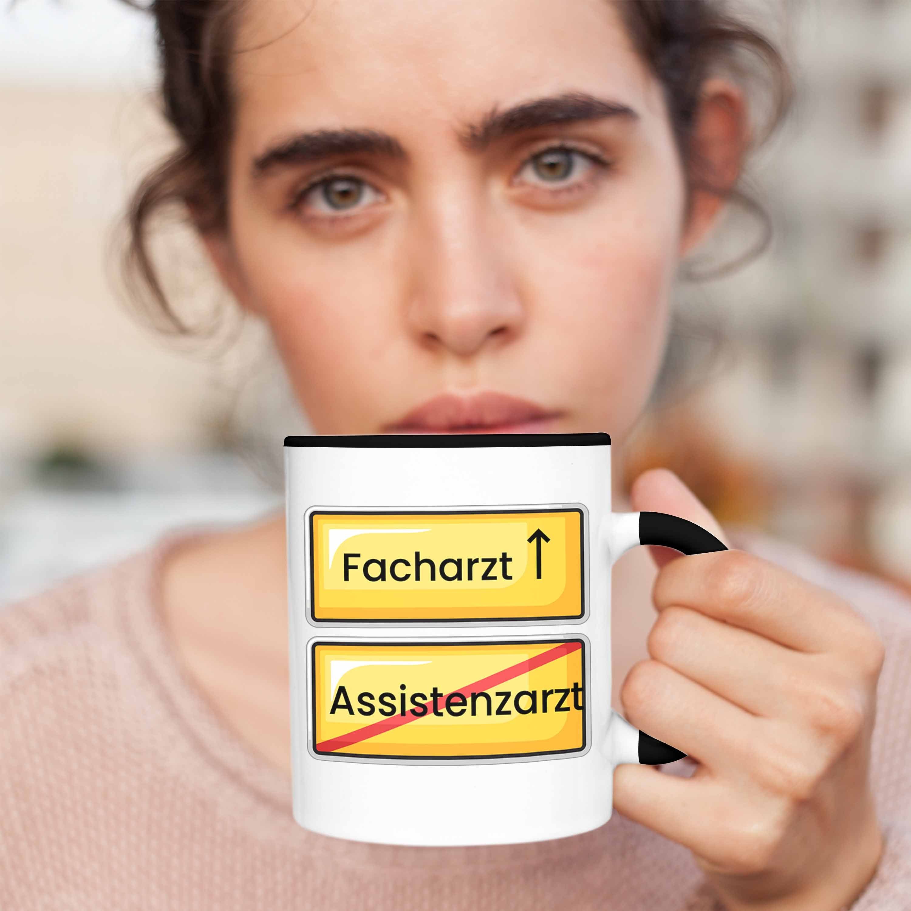 Trendation Tasse Endlich Facharzt Tasse Bestanden Prüfung Assistenzarzt Kaffee Schwarz Geschenk