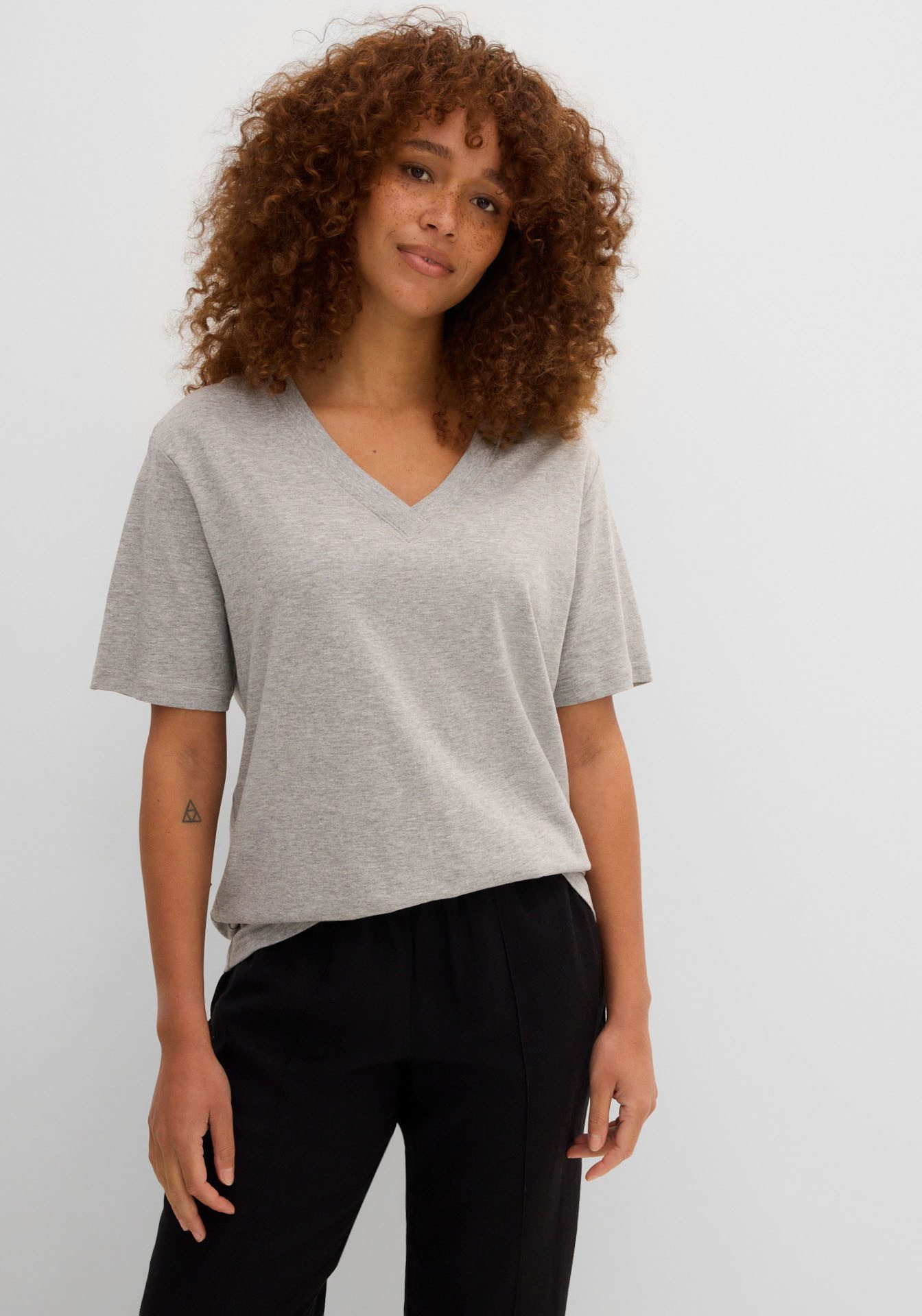 bonprix Longshirt (Packung, 5-tlg) lockere Passform, Kurzarm, mit V-Ausschnitt, unifarben