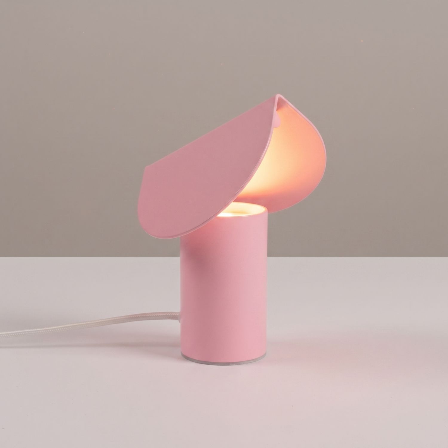 Licht-Erlebnisse Nachttischlampe GERAU, LED fest integriert, Warmweiß, Aluminium LED 15 cm hoch Pink 3000 K 755 lm Modern