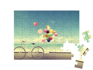 puzzleYOU Puzzle Fahrrad mit Herzballon am Strand, 48 Puzzleteile, puzzleYOU-Kollektionen