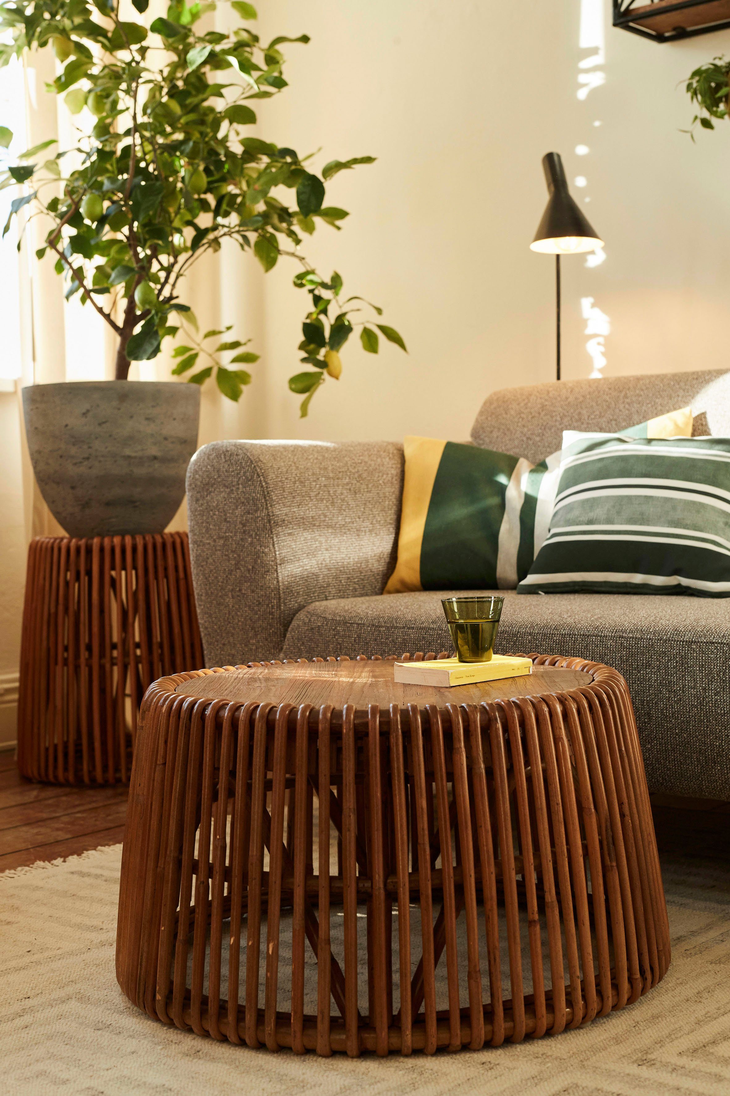 SIT Beistelltisch T-RATTAN SIDE TABLE LARGE aus Rattan mit recycelter Teakholzplatte, Konisches Rattangestell mit Platte aus recyceltem Teakholz