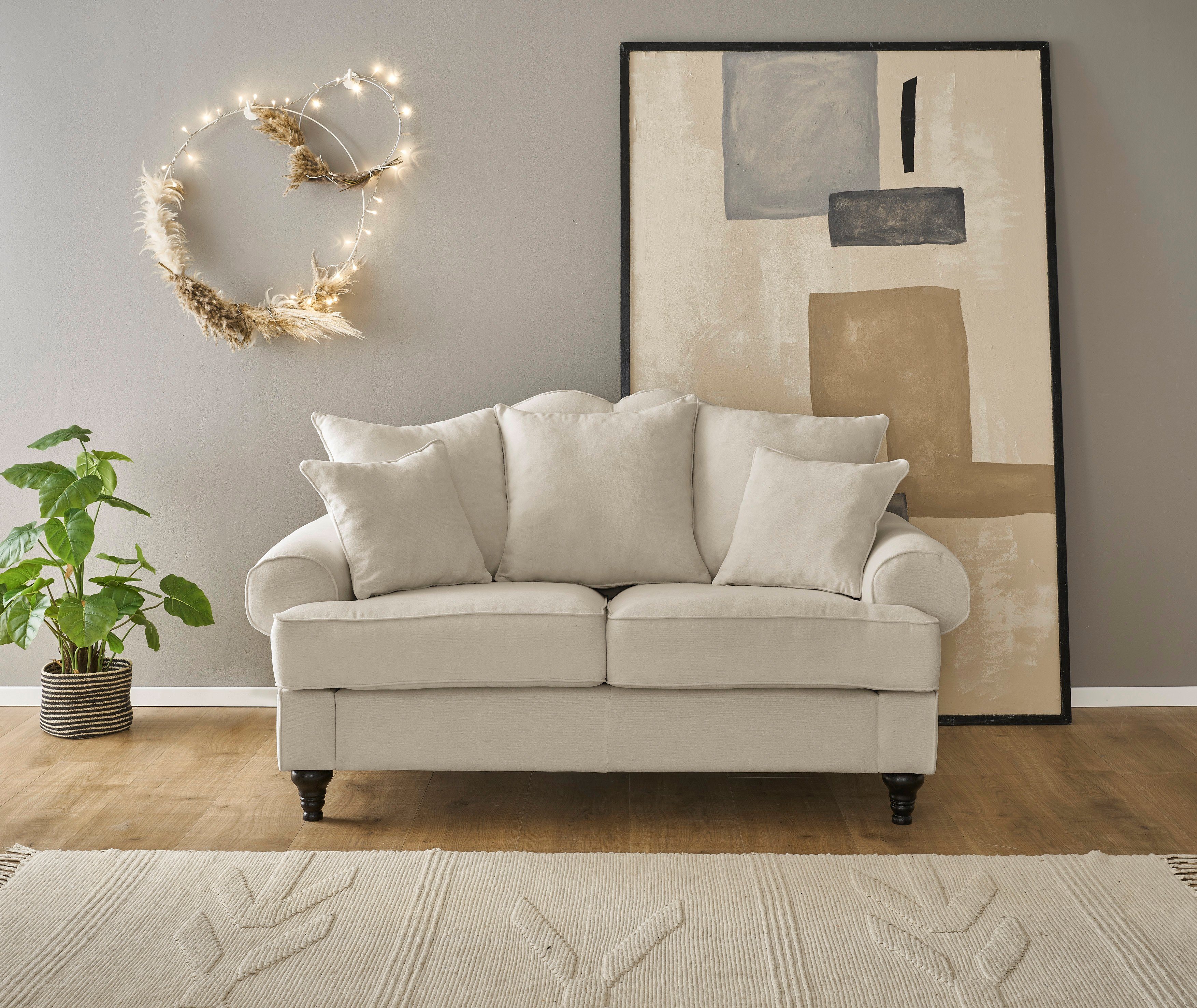 OTTO home 2-Sitzer Westminster, Sofa im Landhausstil, Couch mit Zierkissen, Federkern-Polsterung, gedrechselter Fuß, hochwertiger Microfaserbezug