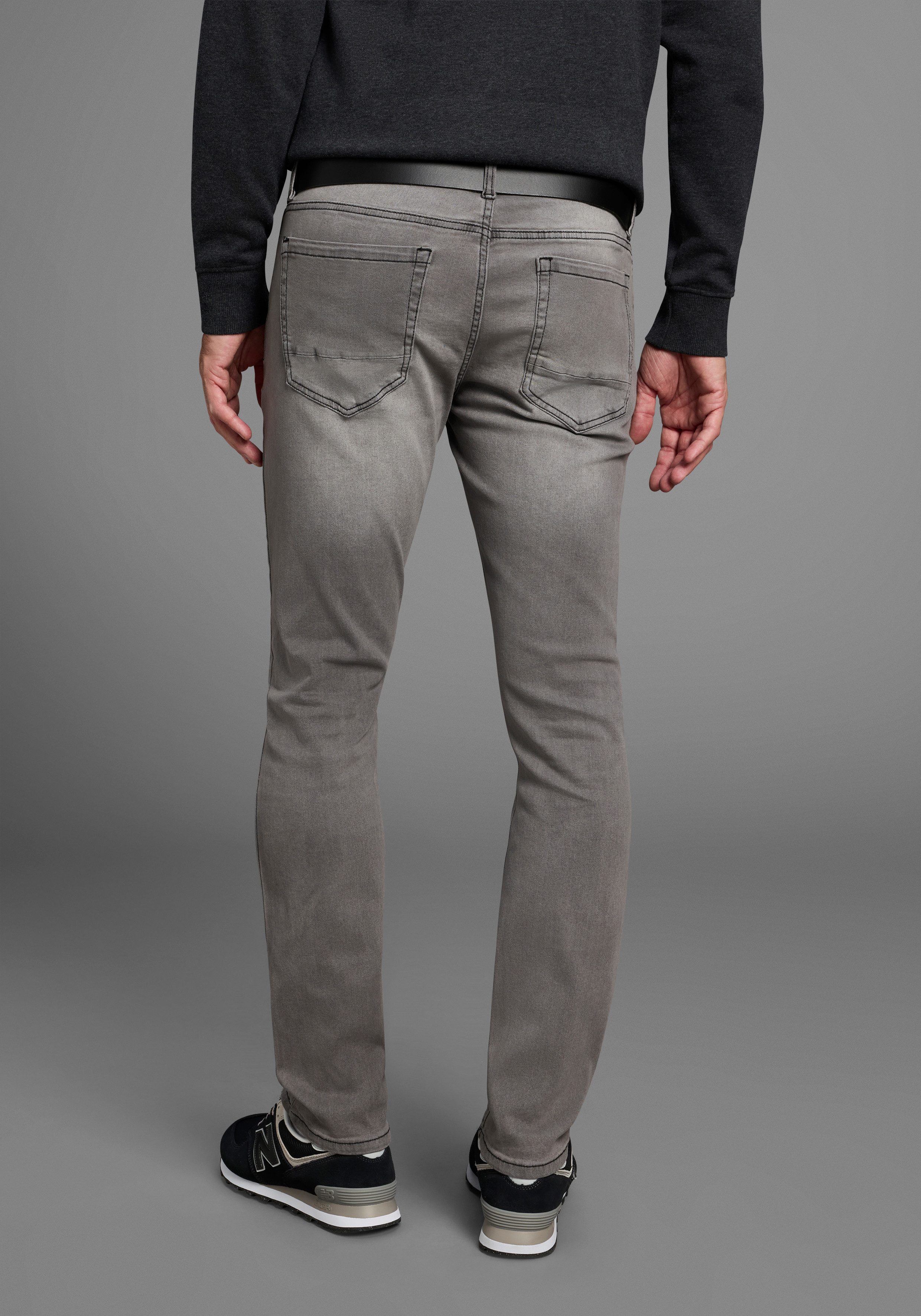 Bruno Banani Straight-Jeans Hutch gerade geschnittenes Bein, niedrige Leibhöhe, reguläre Passform