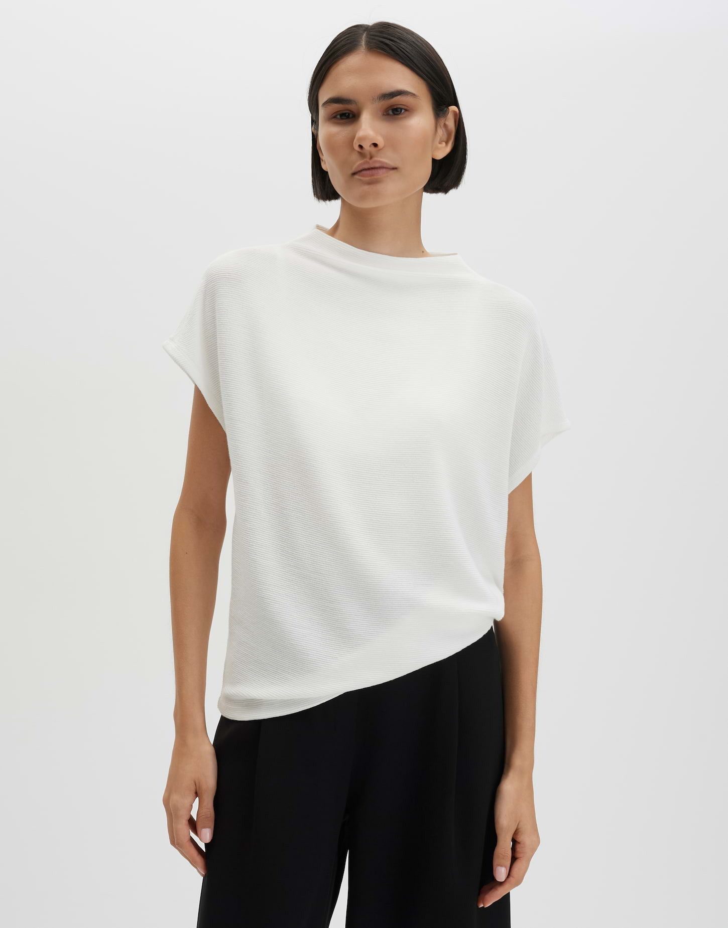 someday Kurzarmshirt Kaleni aus Viskosemix mit feiner Rippstruktur Elastischer Komfort mit modernem Funnel Neck