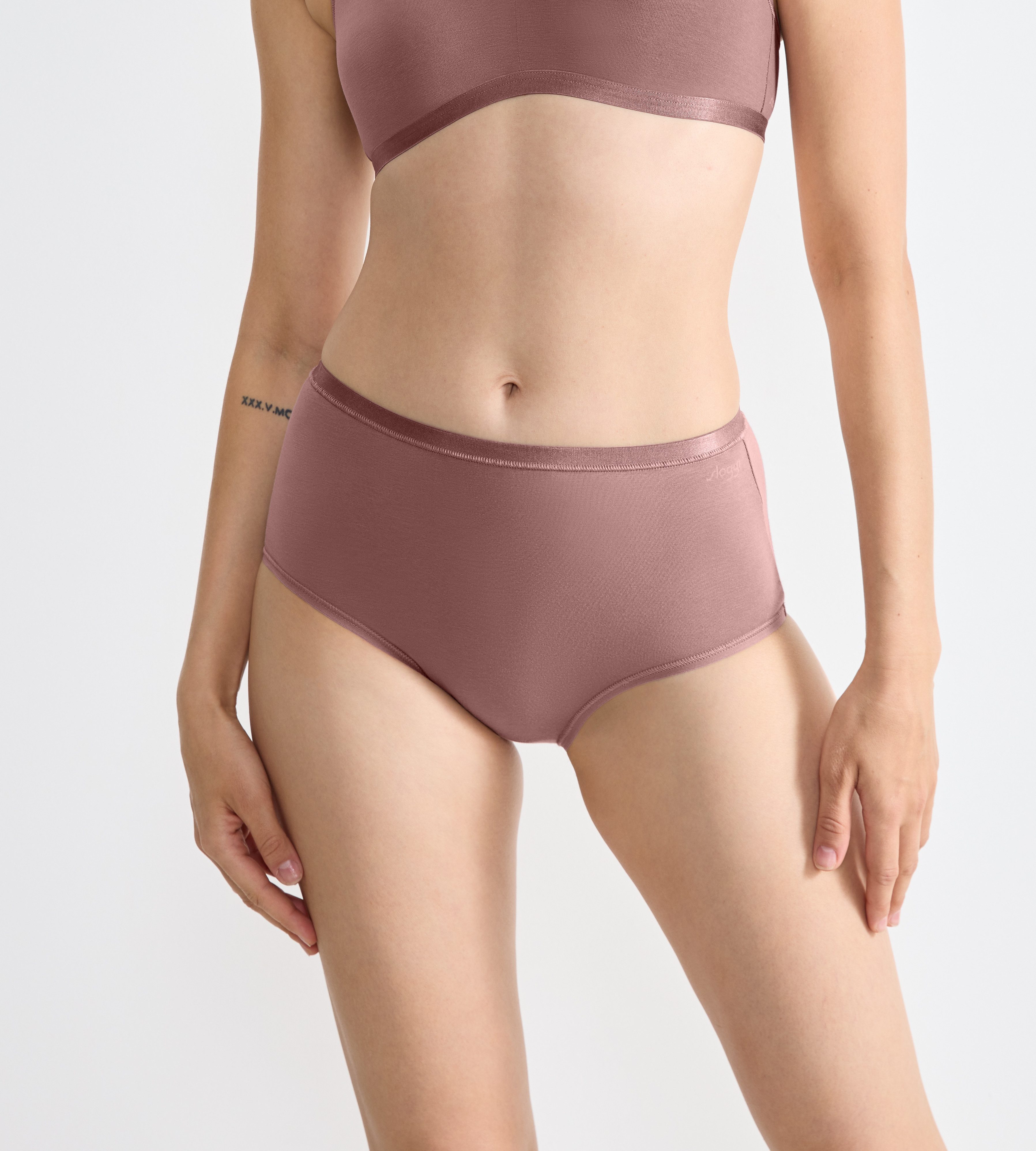 sloggi High-Waist-Slip GO Daily Cotton (3er Pack) Glanz-Effekt Details, hochgeschnittene Taille