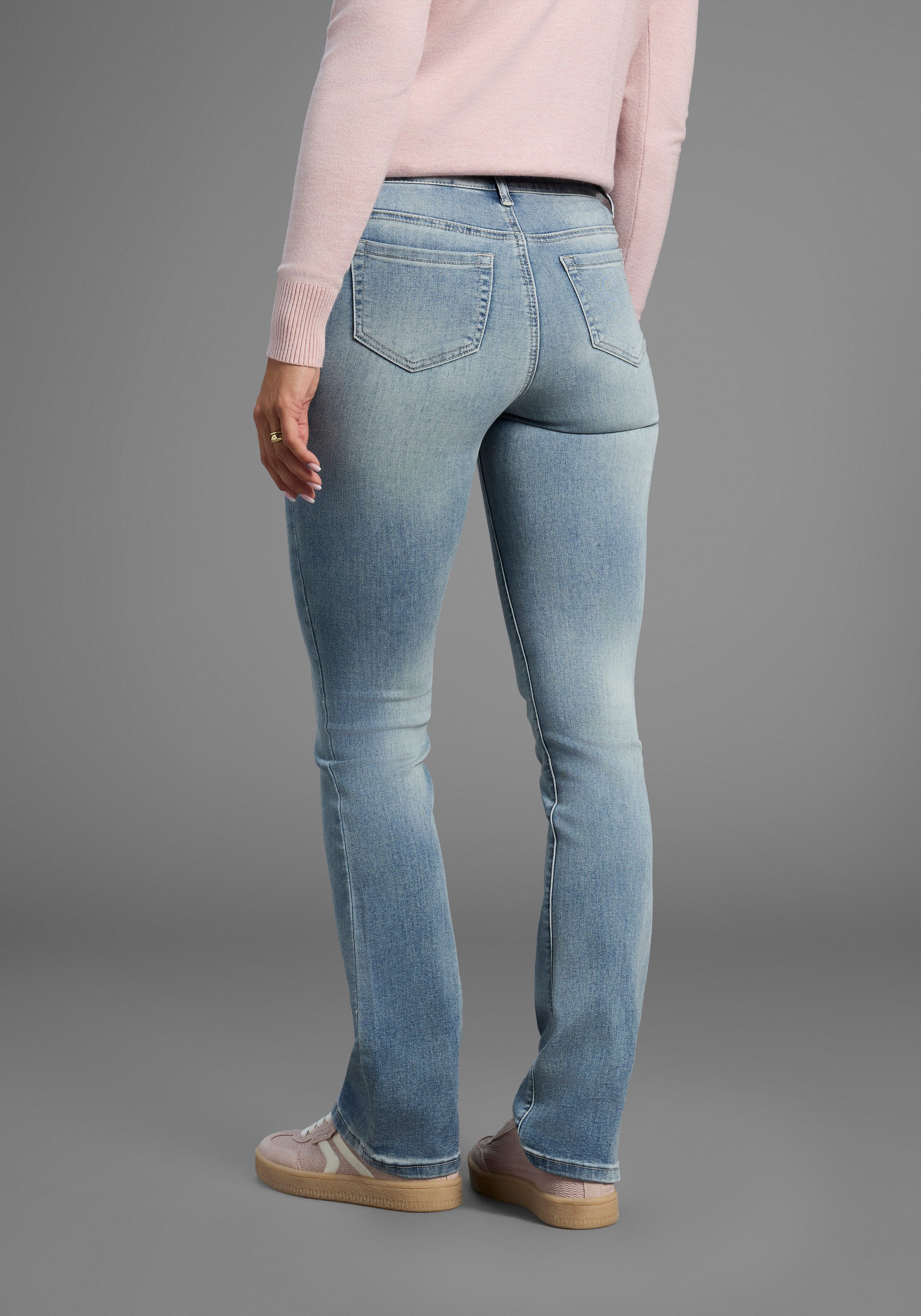 Arizona Bootcut-Jeans Ultra-Stretch normale Passform, Baby-Bootcut, Used-Look-Waschung