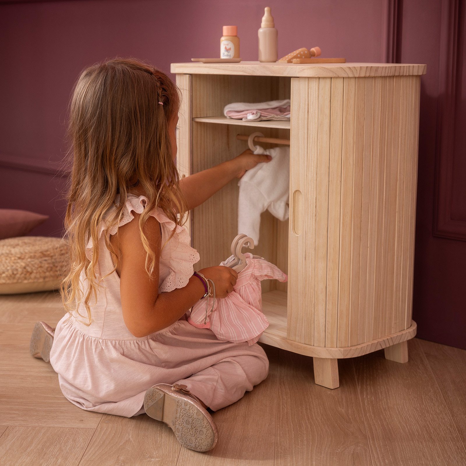 howa Puppenkleiderschrank grace, aus Holz, mit Schiebetüren, Kleiderstange, Regal und 3 Kleiderbügeln