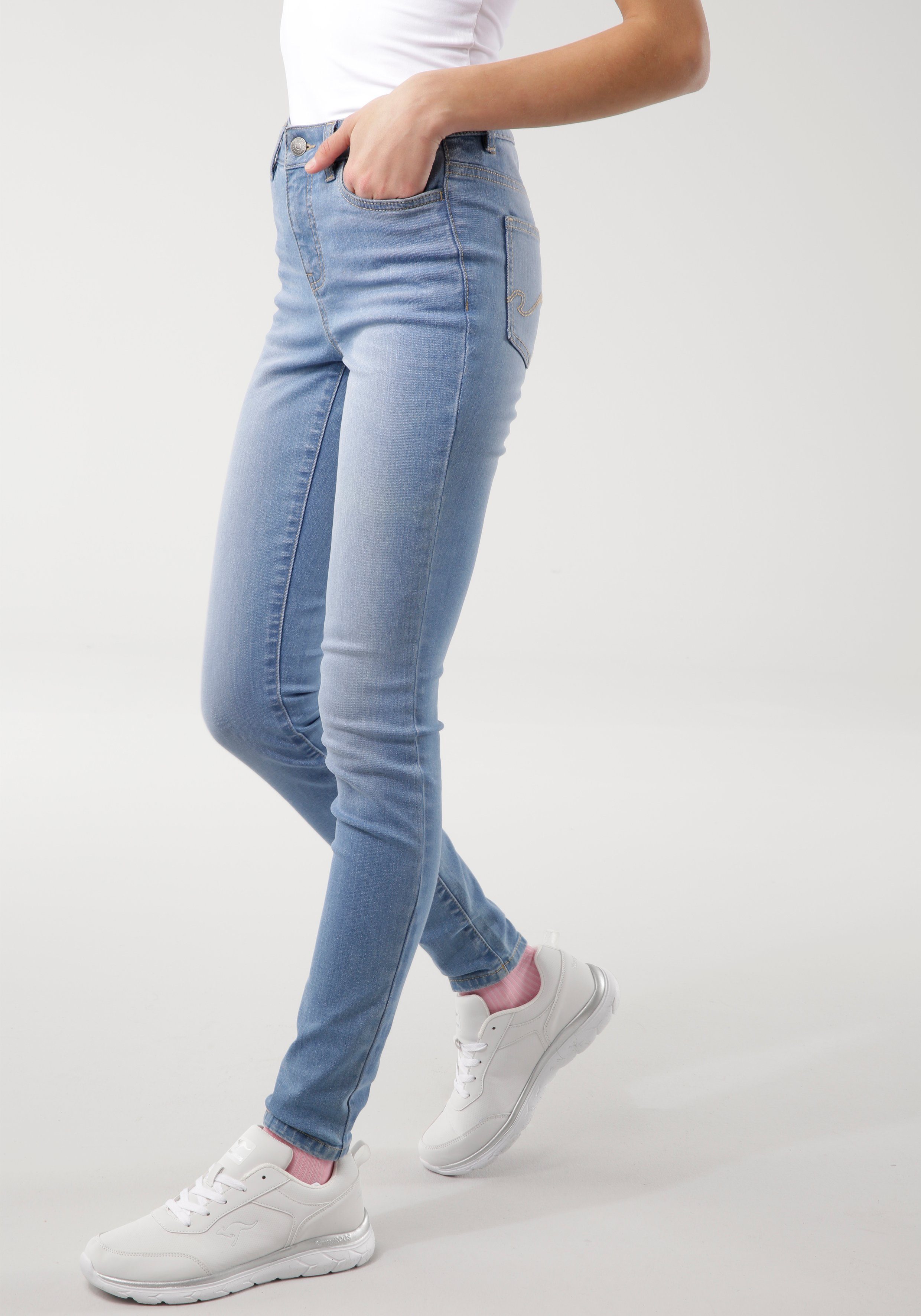 mit used-Effekt SUPER light-blue-used RISE 5-Pocket-Jeans HIGH SKINNY KangaROOS