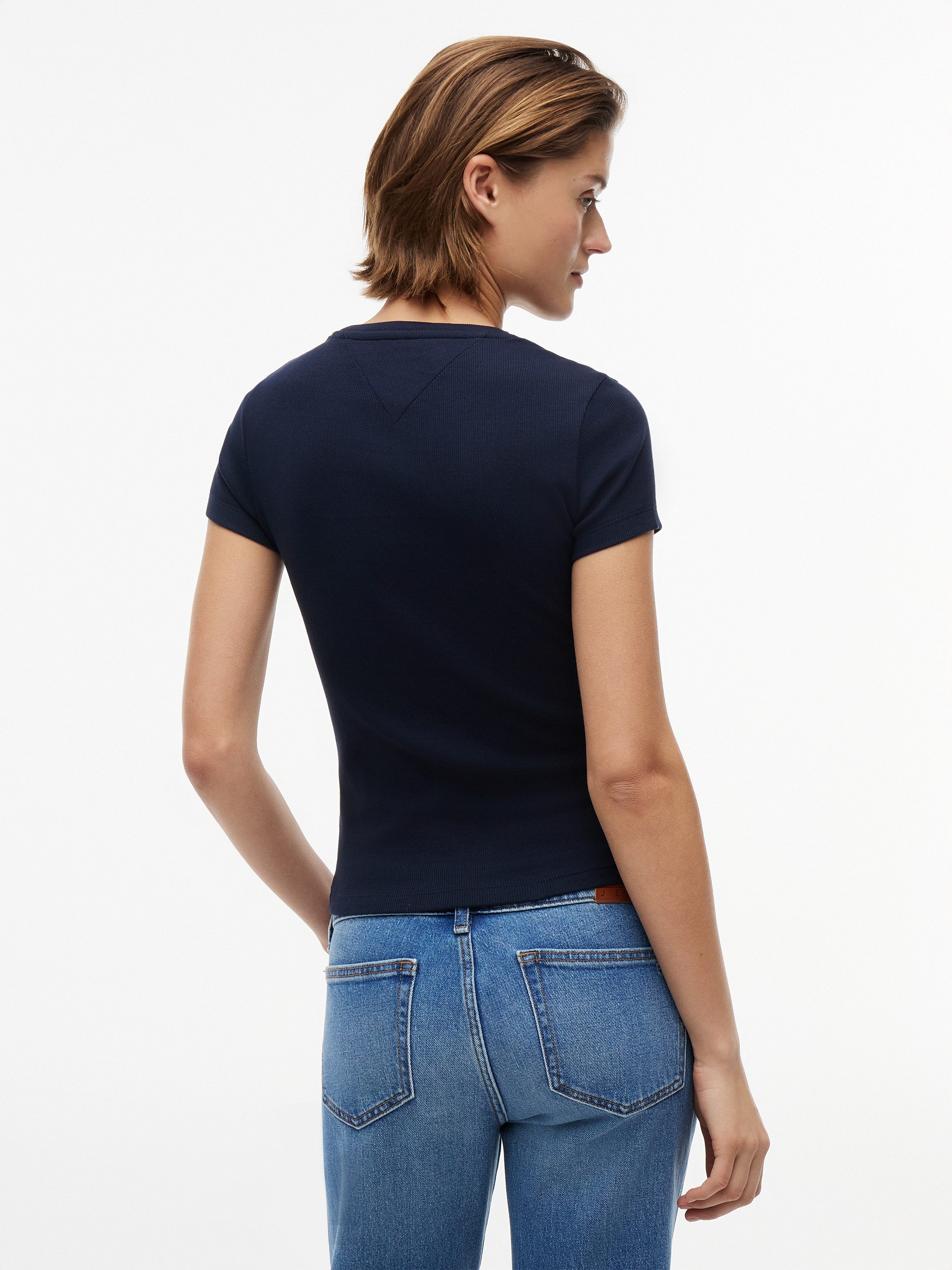 Tommy Jeans Kurzarmshirt TJW SLIM ESS LOGO2 RIB TEE EXT Baumwollmischung, slim fit, figurbetont, in gerippter Struktur – Bild 2 von 5