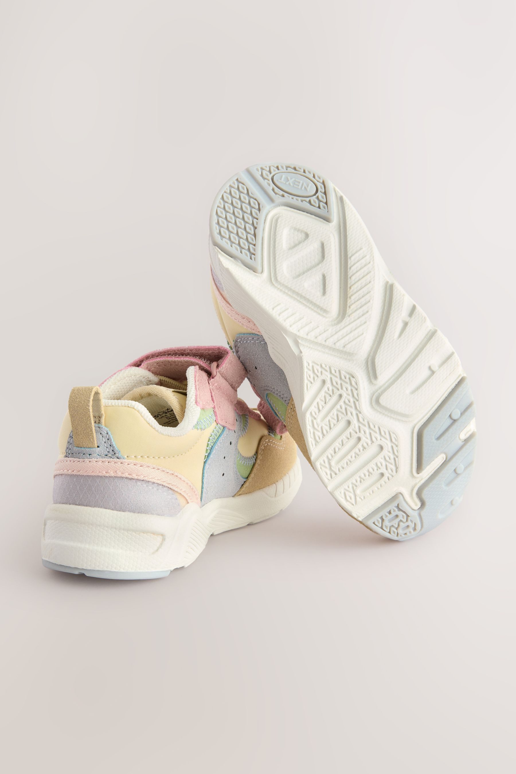 Next Sneaker Klettverschluss und Elastikschnürsenkel Sneaker (1-tlg)