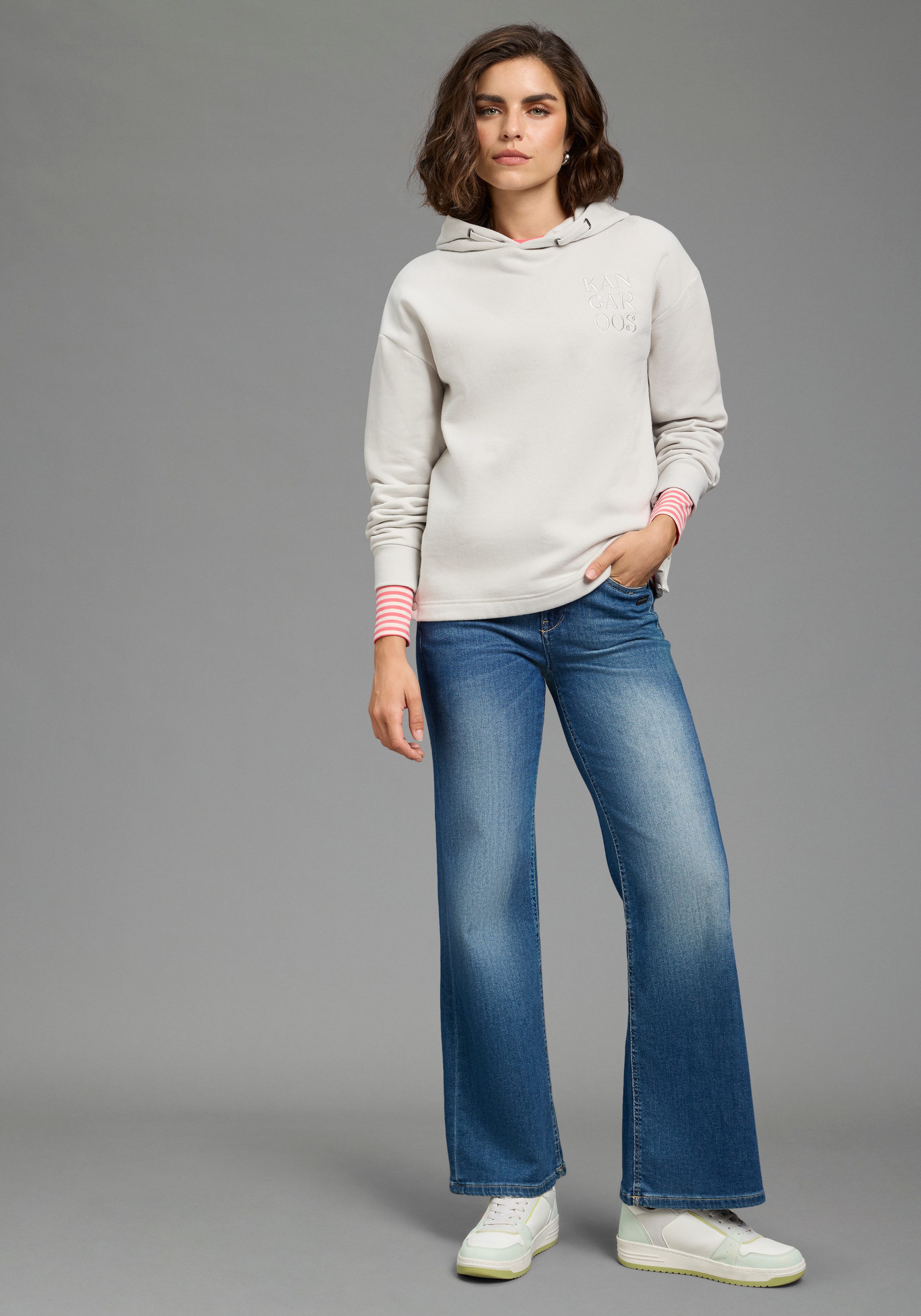 KangaROOS Kapuzensweatshirt mit Rippbündchen an Ärmeln und Saum, lässig geschnitten, hüftbedeckend