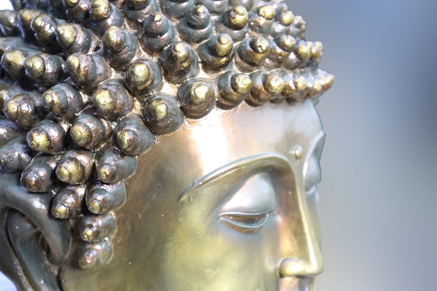 Steelboxx Buddhafigur XXL Buddha Kopf 82cm Skulptur Gold-Bronze 406153 Gold (1 St), selten schöne Buddha Skulptur aus Magnesia Kohlenstoffstein