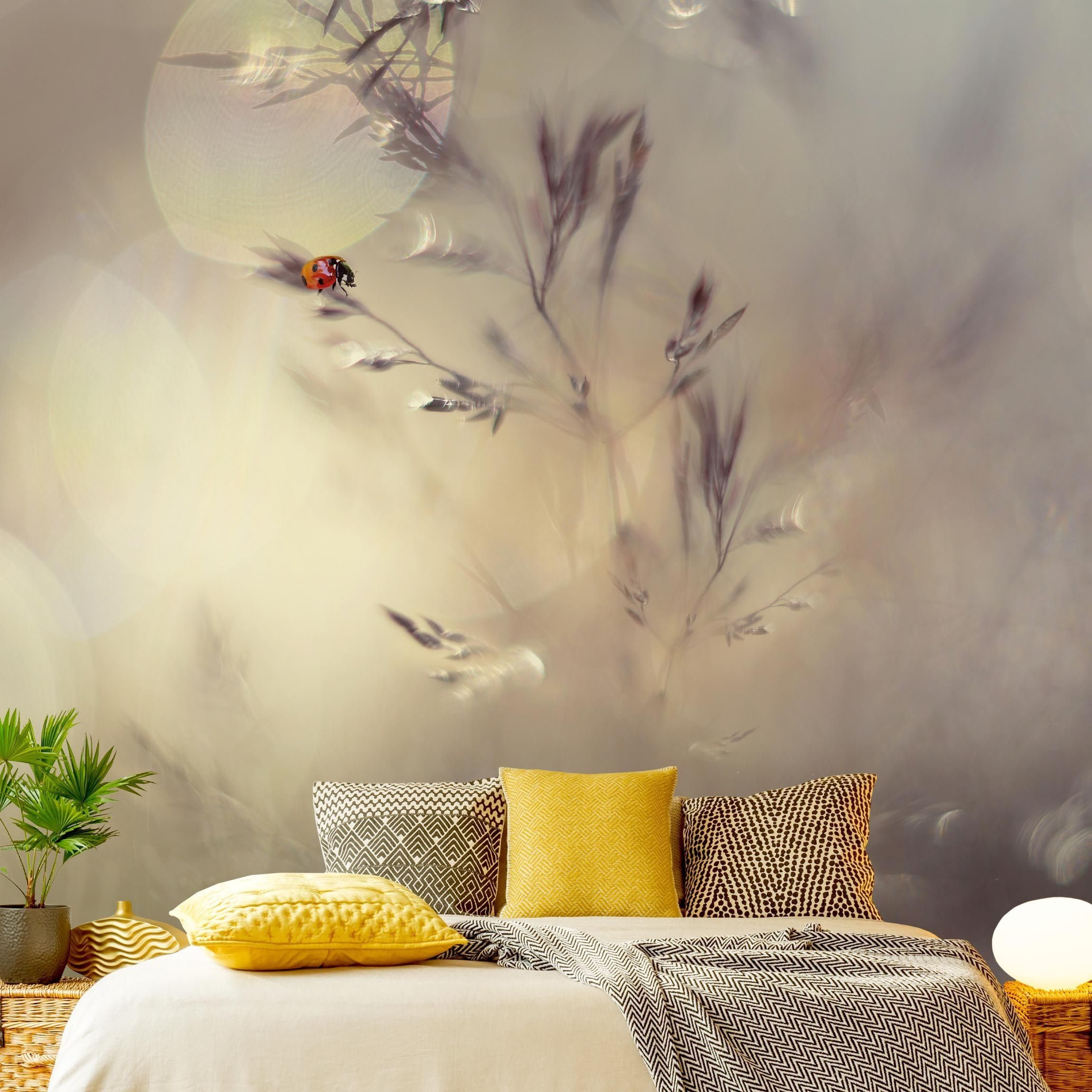 Bilderdepot24 Fototapete Tiere Marienkäfer Wiesengras Beige Modern Wanddeko Landhaus, Glatt, Matt, (Vliestapete inkl. Kleister oder selbstklebend), Wohnzimmer Schlafzimmer Küche Flur Bildtapete Vliestapete Wandtapete