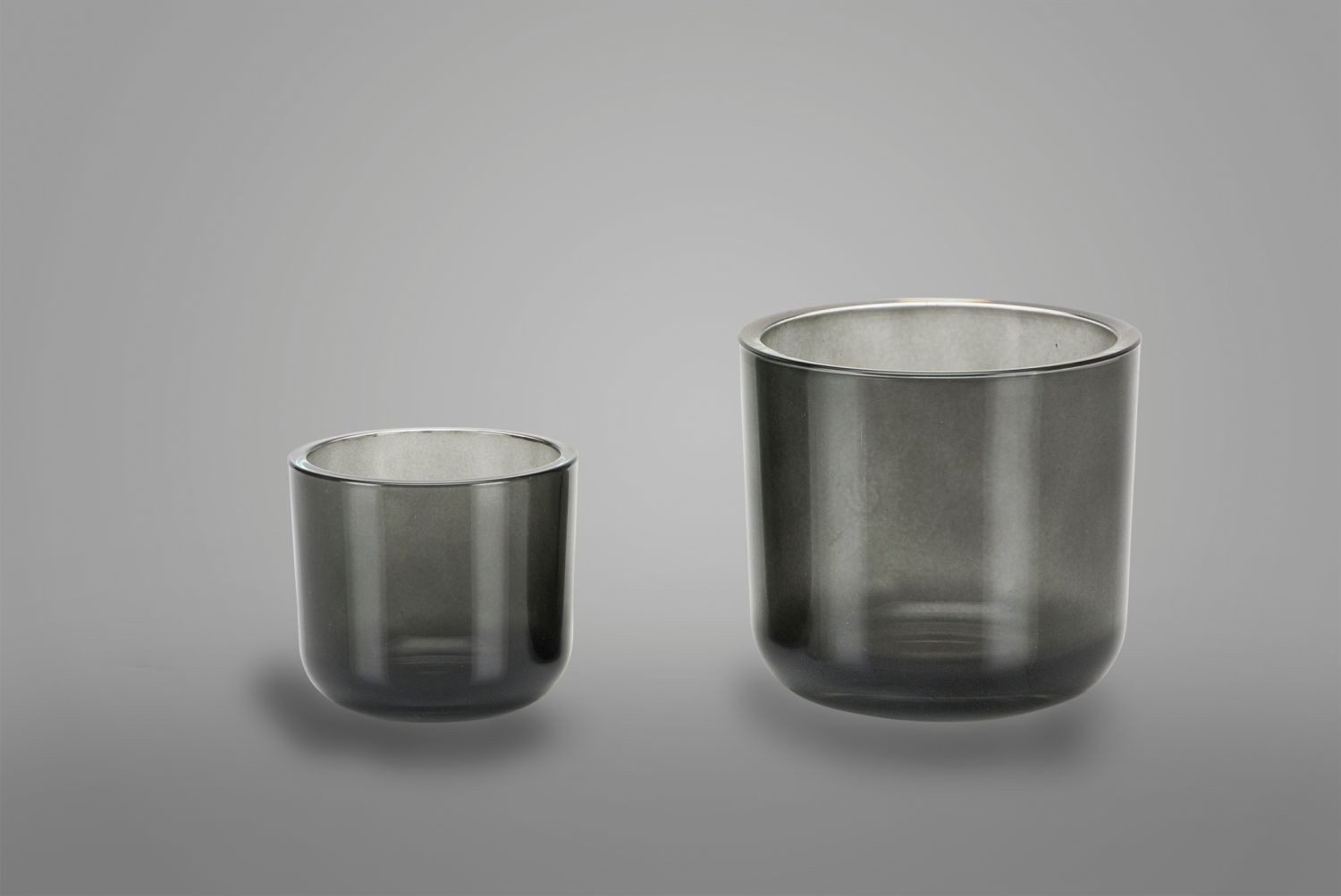INNA-Glas Kerzenhalter Teelichthalter Nick aus Glas, dunkelgrau-transparent, 7,5cm, Ø7,5cm