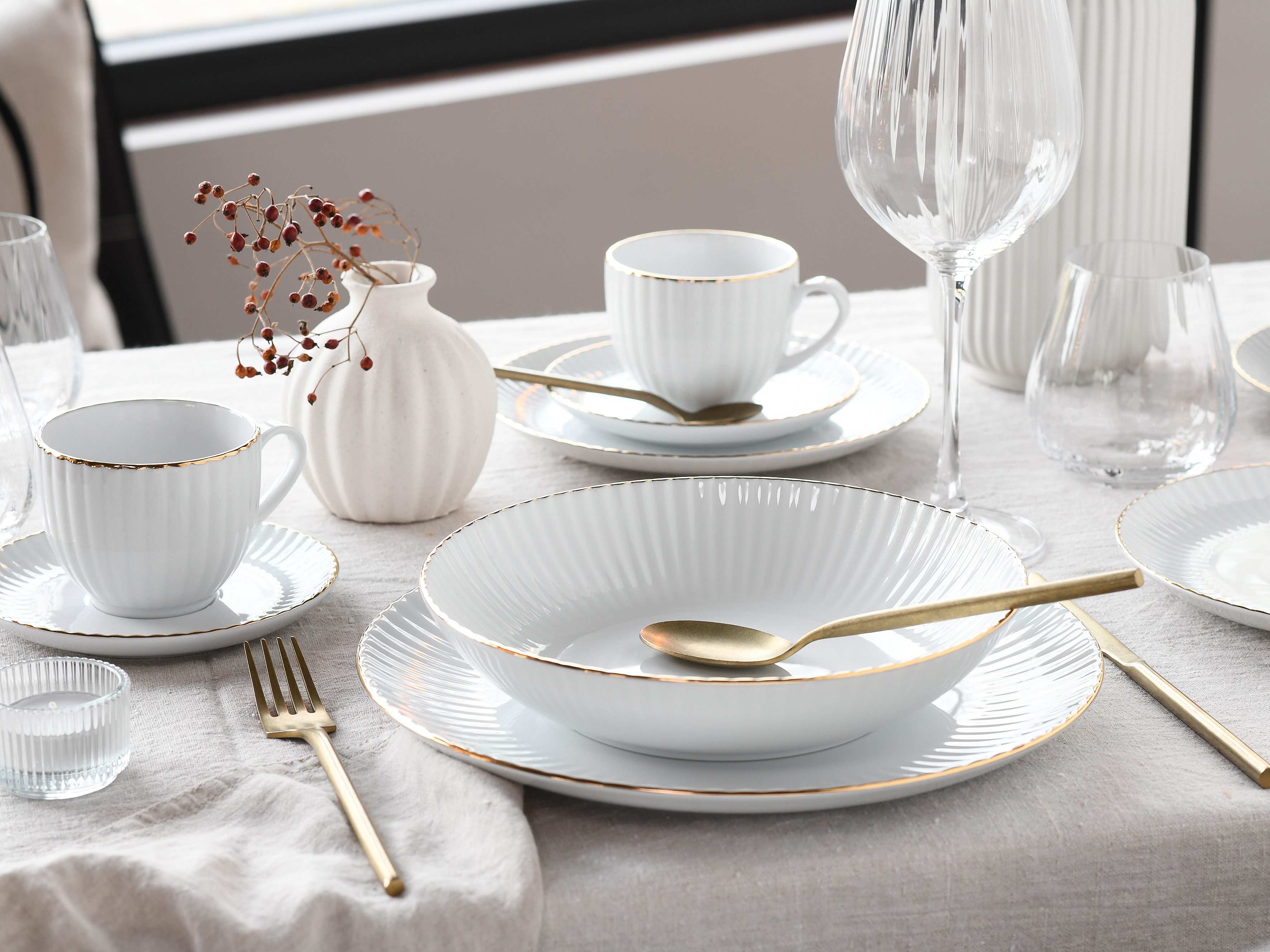 CreaTable Kombiservice Allegra Goldband, Service 30-tlg. (30-tlg), 6 Personen, Porzellan, Klassisch, Elegant, Von Hand gemalter Goldrand