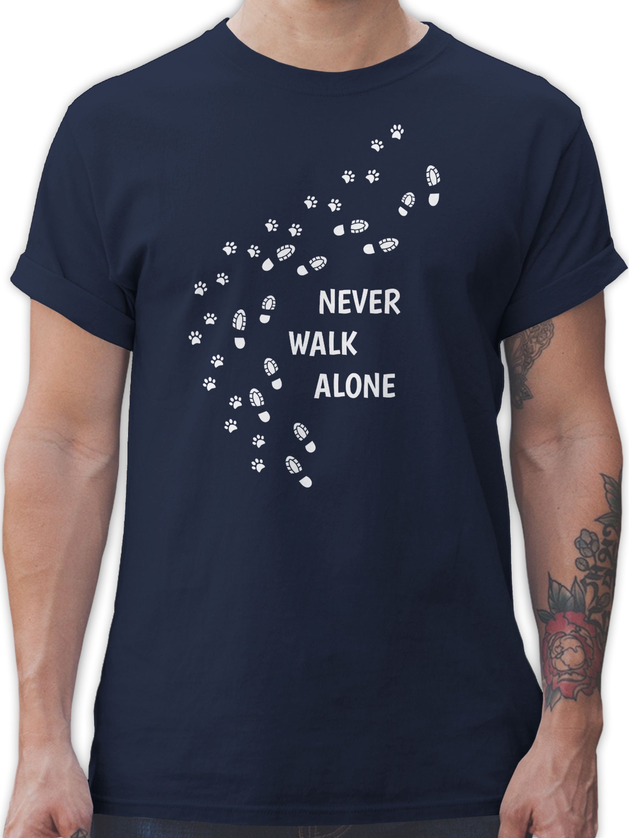 Geschenk für Shirtracer Never Blau T-Shirt Navy 2 alone Pfotenabdrücke Hundebesitzer walk