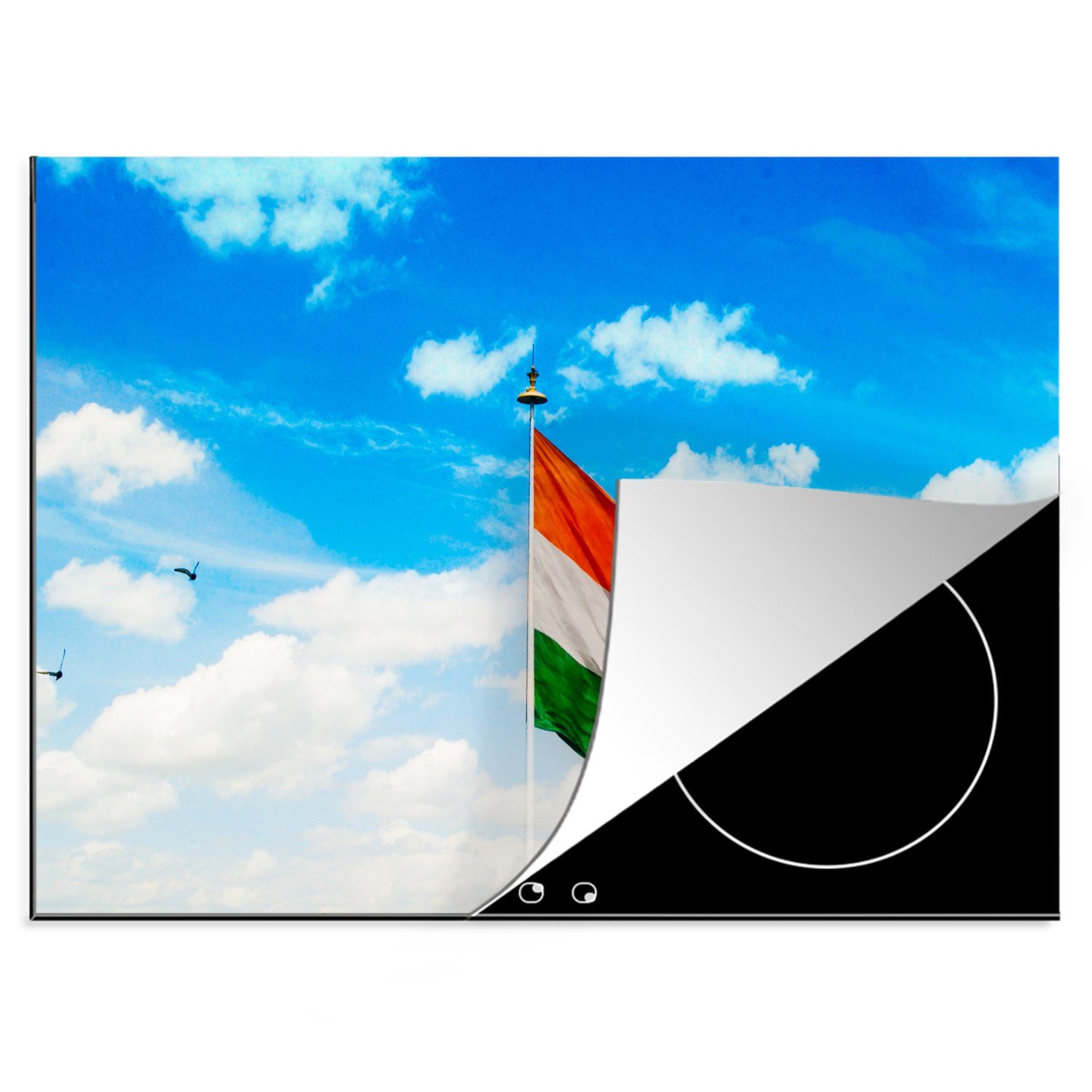 MuchoWow Herdblende-/Abdeckplatte Indische Flagge vor blauem Himmel, Vinyl, (1 tlg), 70x52 cm, Mobile Arbeitsfläche nutzbar, Ceranfeldabdeckung