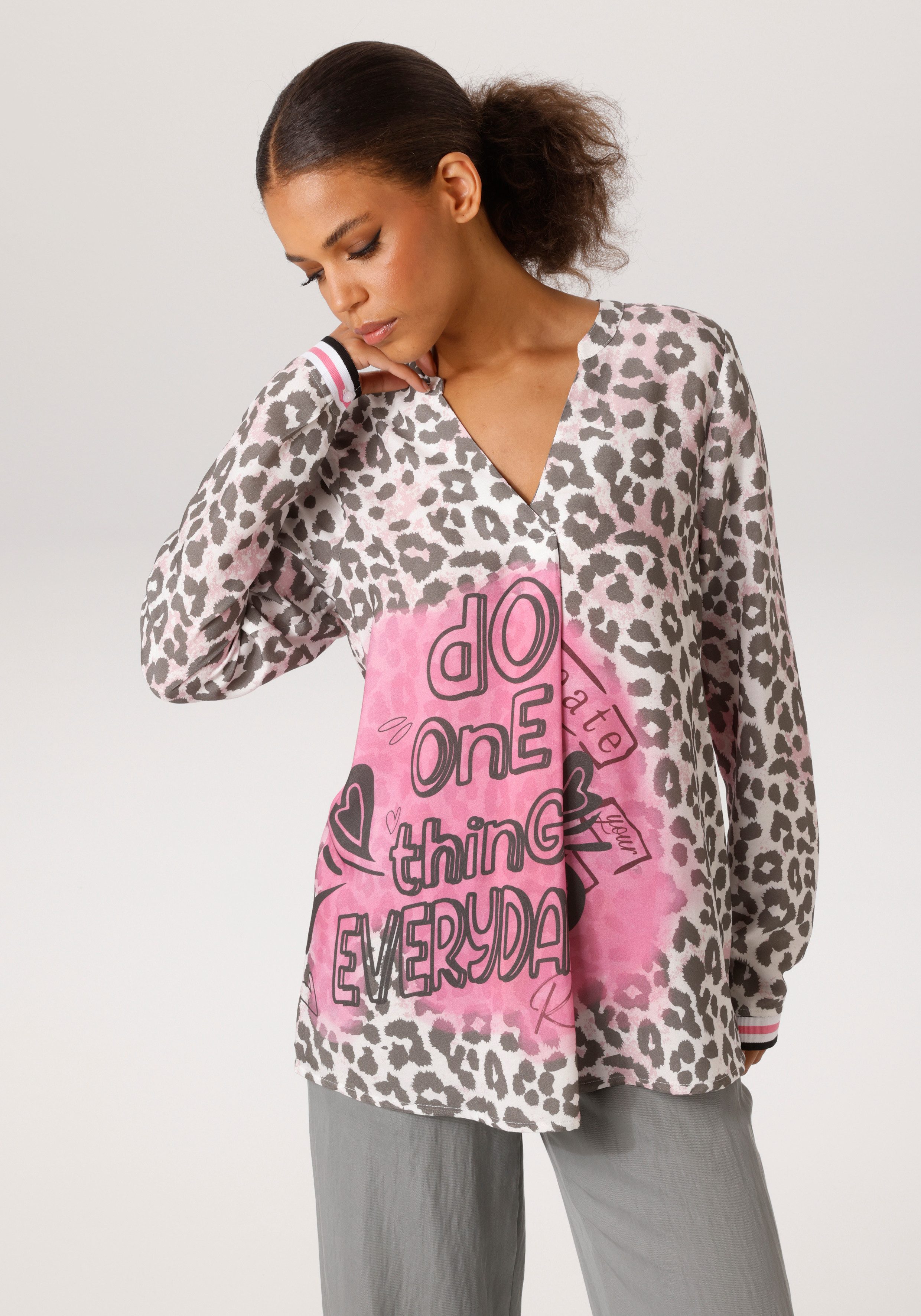 Aniston CASUAL Schlupfbluse mit Statement-Schriftzügen und coolen Leoprint günstig online kaufen
