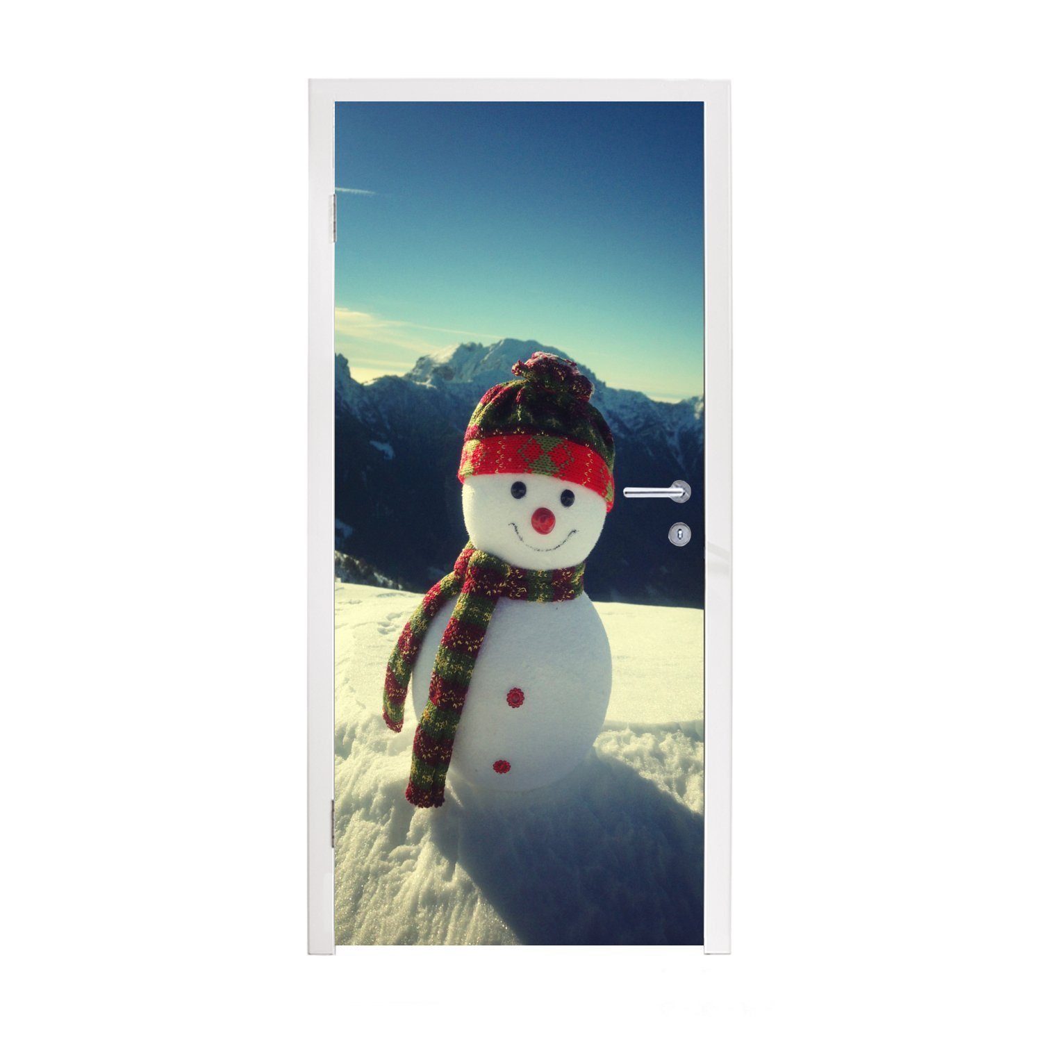 MuchoWow Türtapete Schneemann mit Blick auf die Landschaft während der Weihnachtszeit, Matt, bedruckt, (1 St), Fototapete für Tür, Türaufkleber, 75x205 cm
