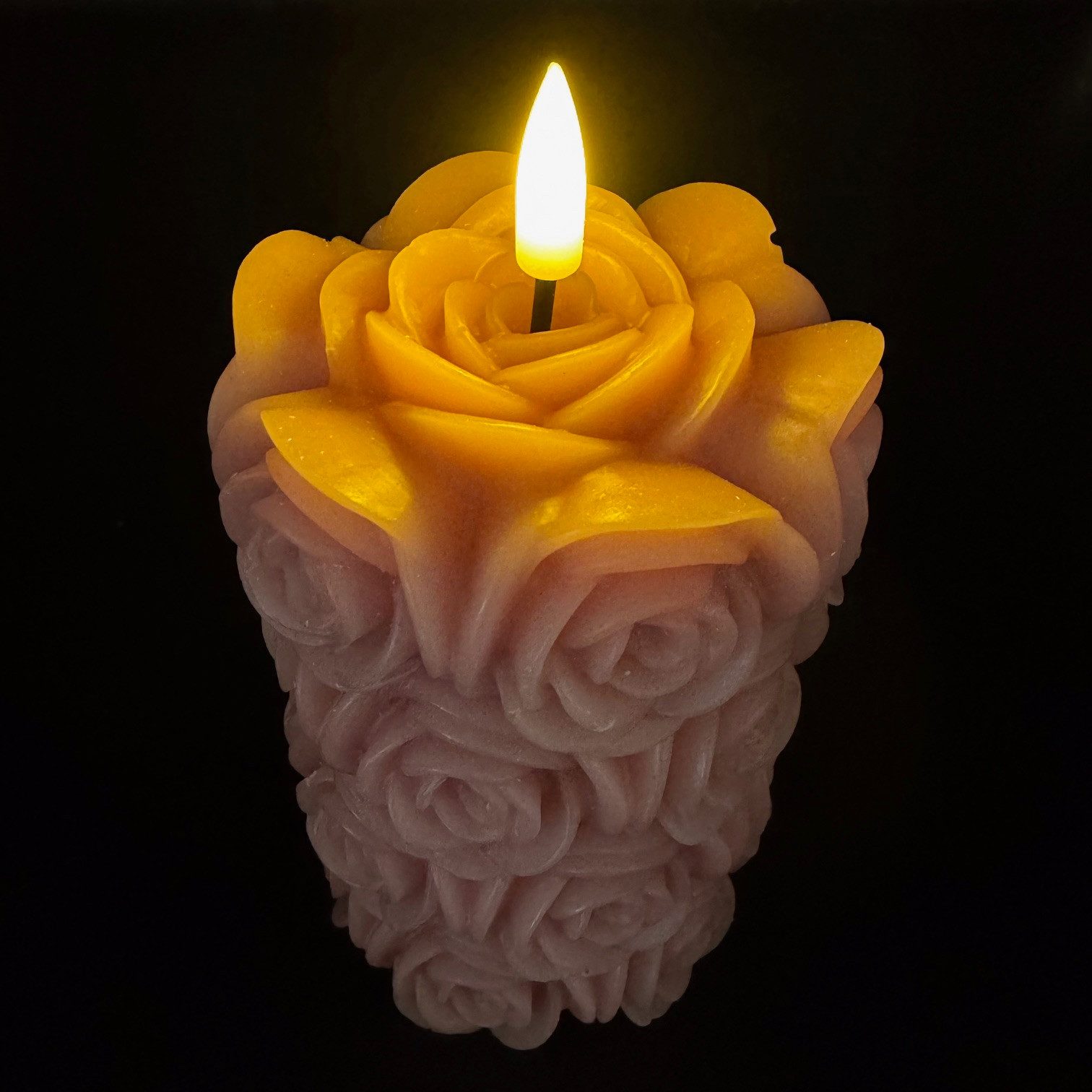 Online-Fuchs LED-Kerze 3 LED Kerzen im Set aus Echtwachs mit 6-Stunden Timer (realistische Flamme, in Creme und Altrosa), filigrane Rosenblüten in 3D-Optik – Bild 3 von 3