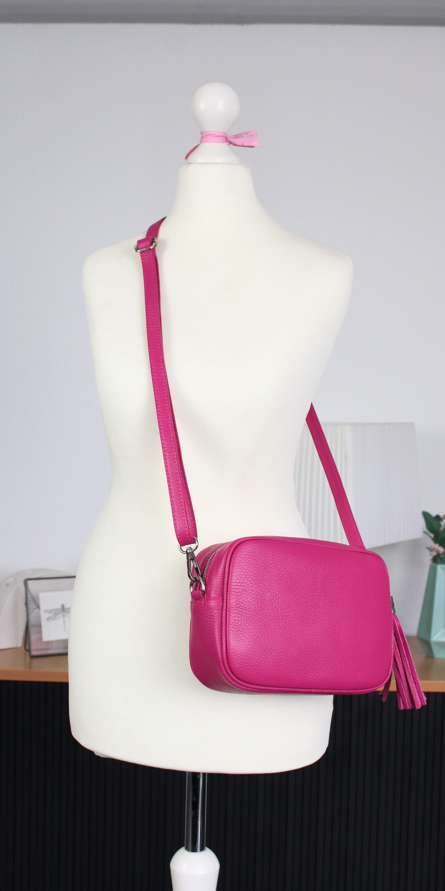 Adel Bags Schultertasche QUASTE Umhängetasche für Damen, Schultertasche, Crossbody Bag, aus echtem Leder, Hergestellt in Italien, mit gemustertem Gürtel