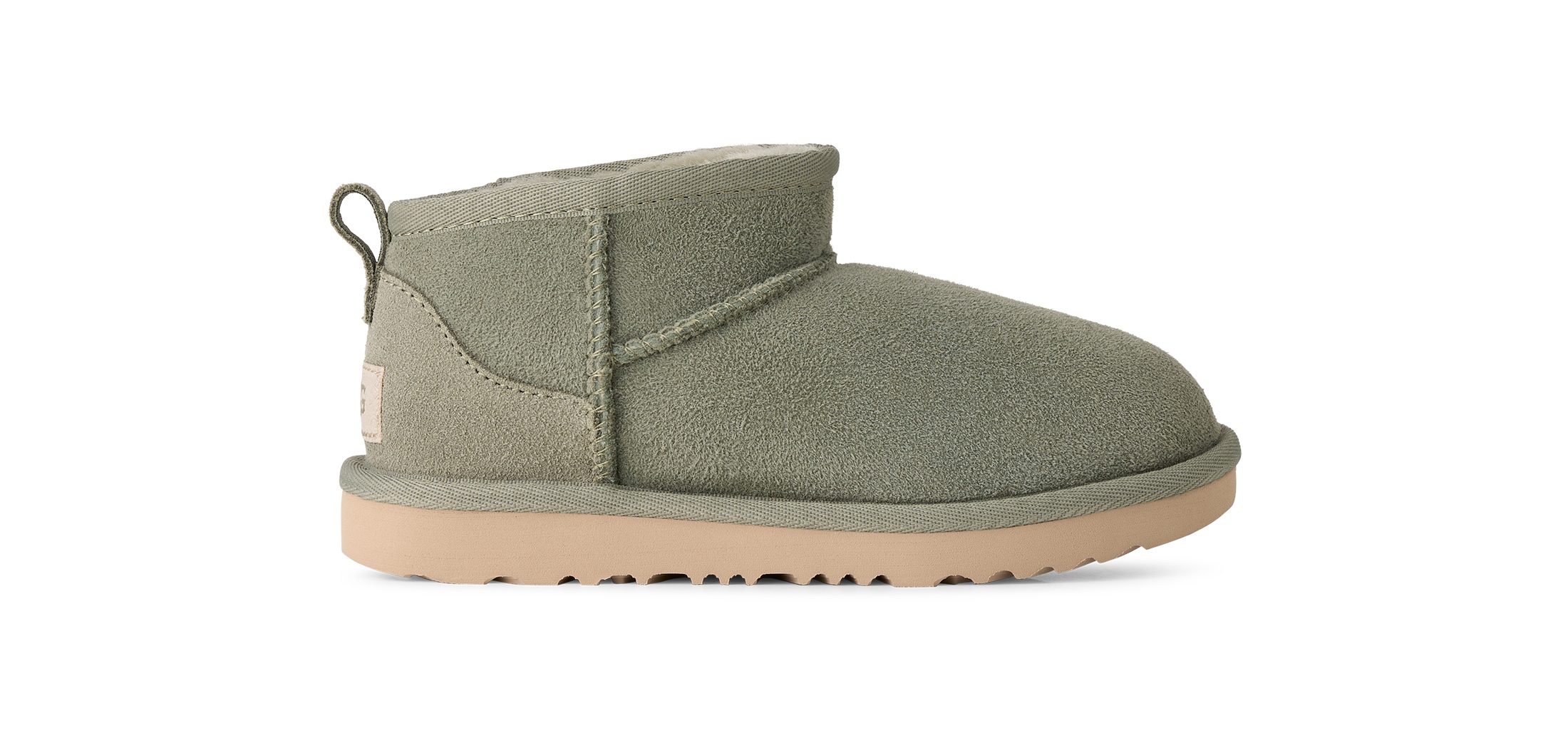 UGG UNISEX, CLASSIC Ultra Mini Winterboots Schlupfboots mit UGG-Aufnäher an der Ferse