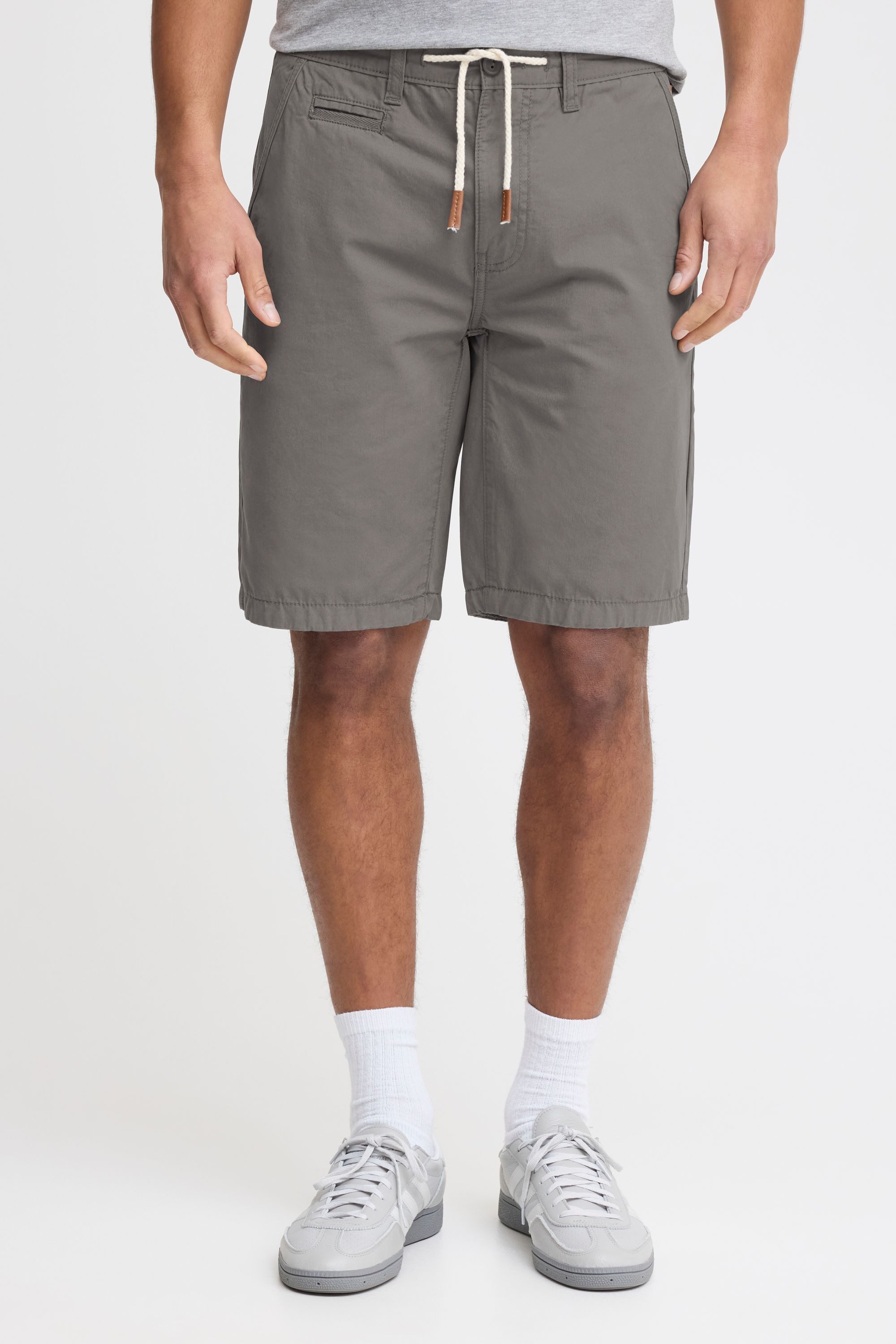 Blend Chinoshorts BHKaito Chino Shorts mit weißen Kontrastkordeln