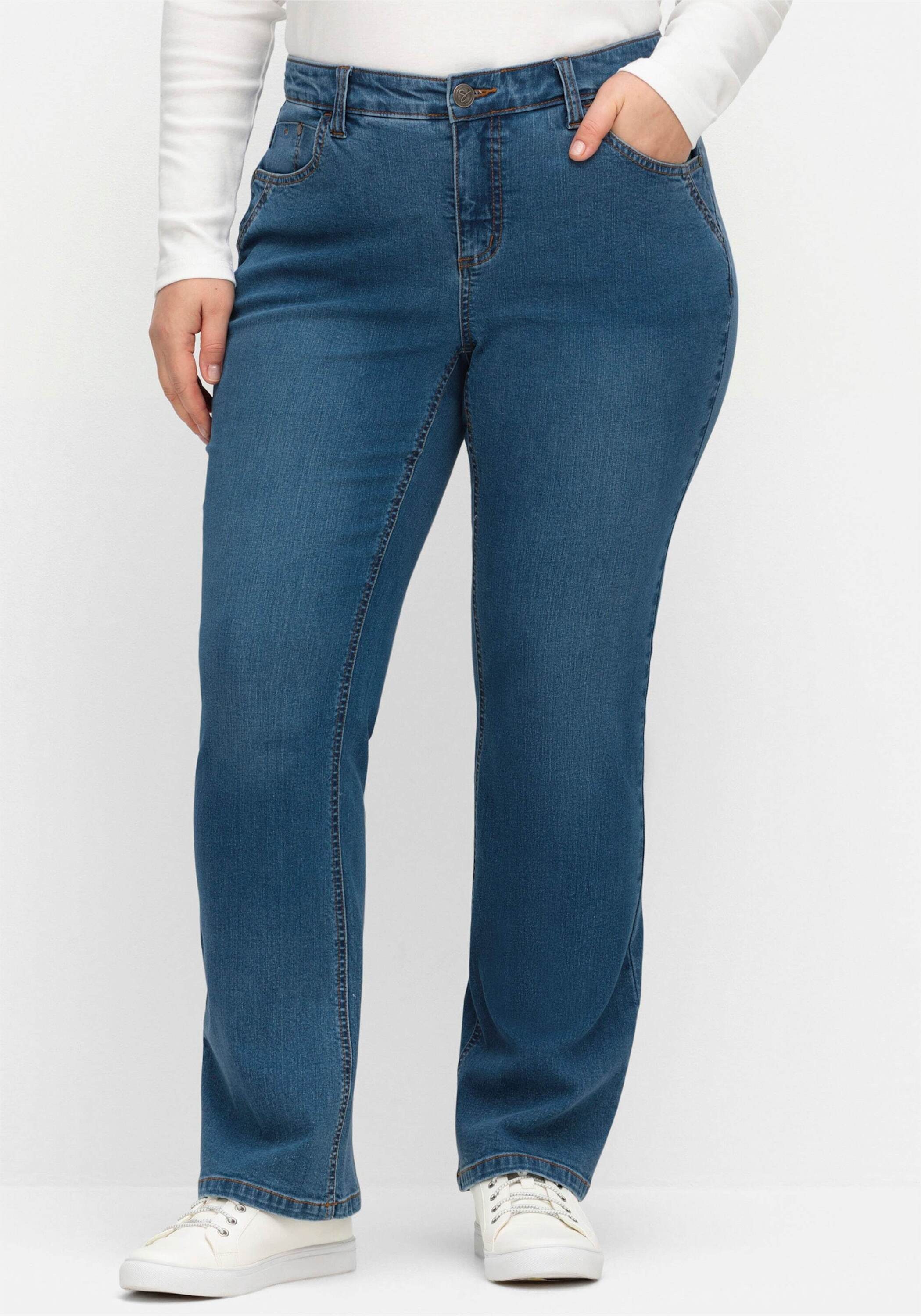 Sheego Bequeme Jeans Bootcut-Jeans SUSANNE ideal bei viel Bauch und schmalen Beinen – Bild 4 von 5