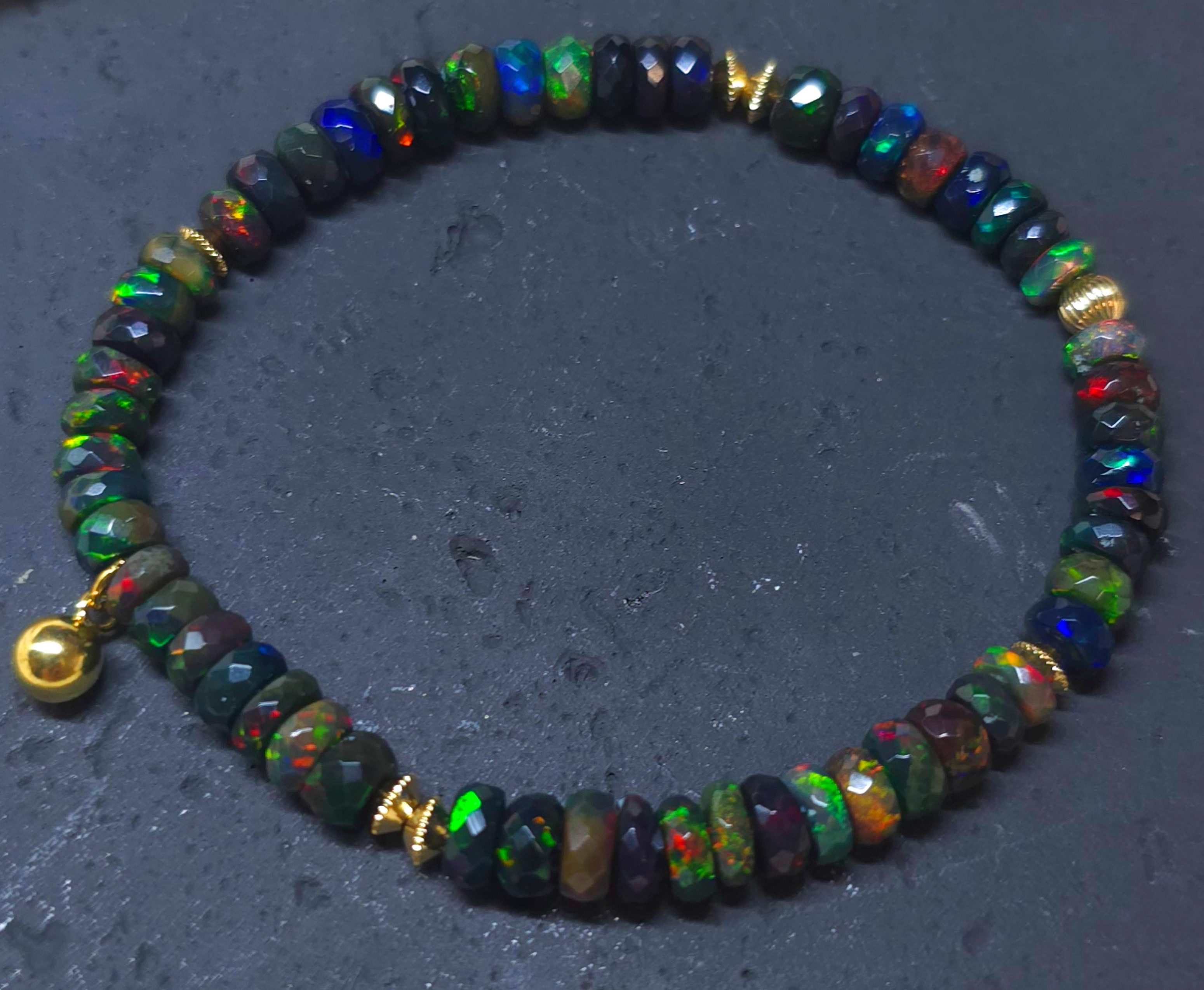 GOLDEN Armband Schwarzer Opal Armband, zierliches Stacking Armband, Geschenk für Sie