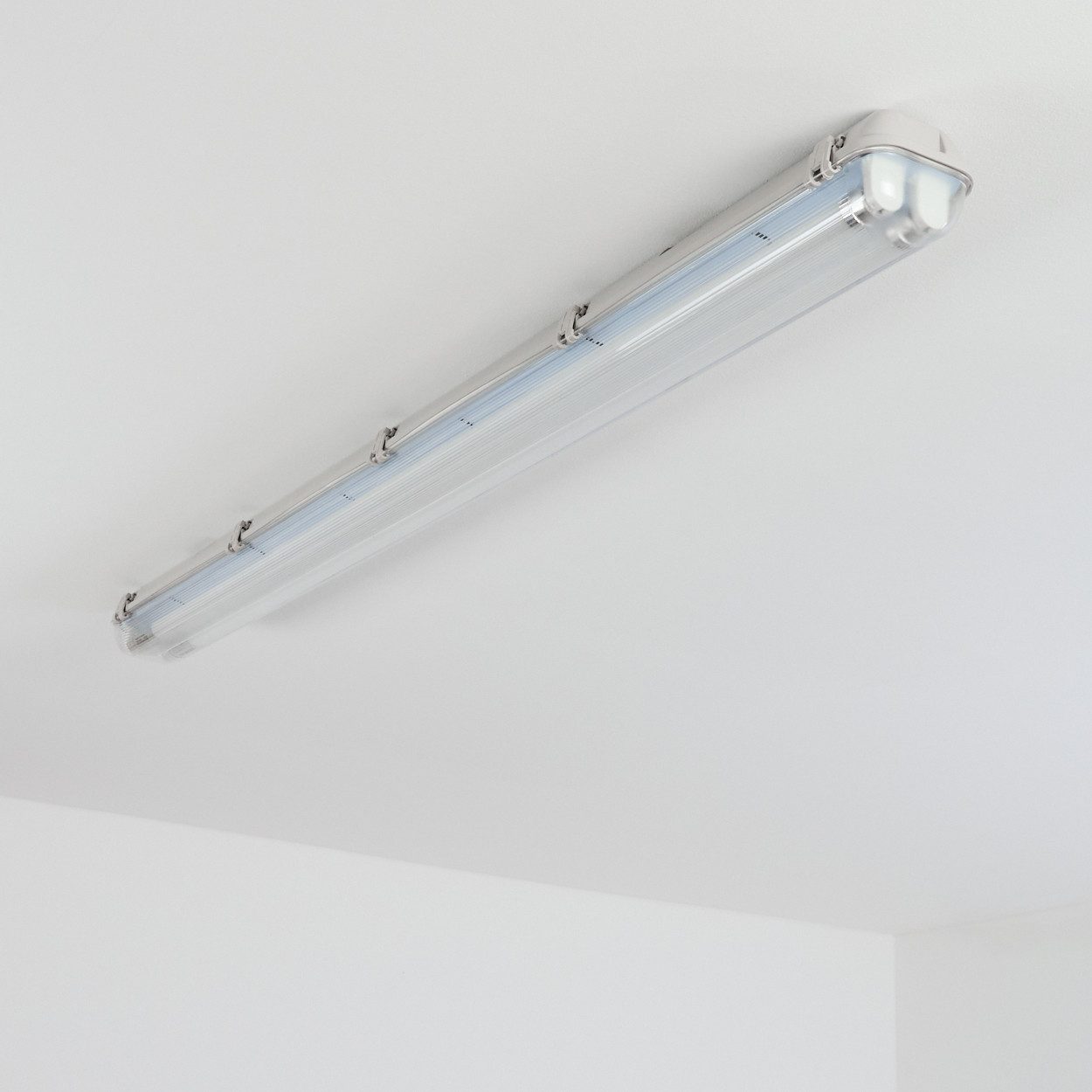 hofstein Deckenleuchte Deckenlampe aus Metall/Kunststoff, Grau/Weiß/Klar, Badezimmer geeignet, moderne Deckenleuchte, 39 Watt, 3000 Lumen, 4000 Kelvin, IP65
