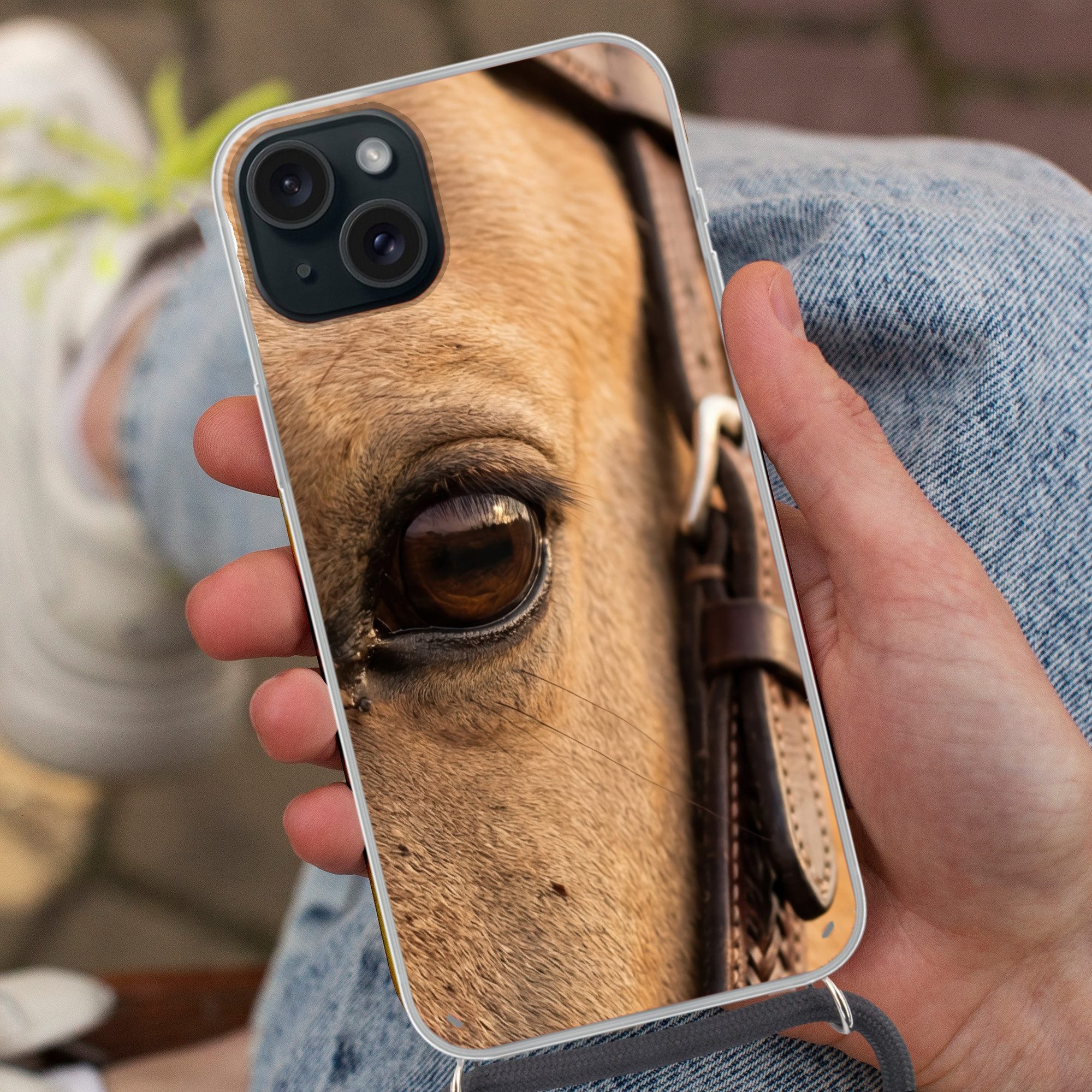 MuchoWow Handyhülle für Apple iPhone 15 Plus Pferd - Auge - Braun, Tragbare Handyhüllen mit Kette zum umhängen, Handykette Handyband