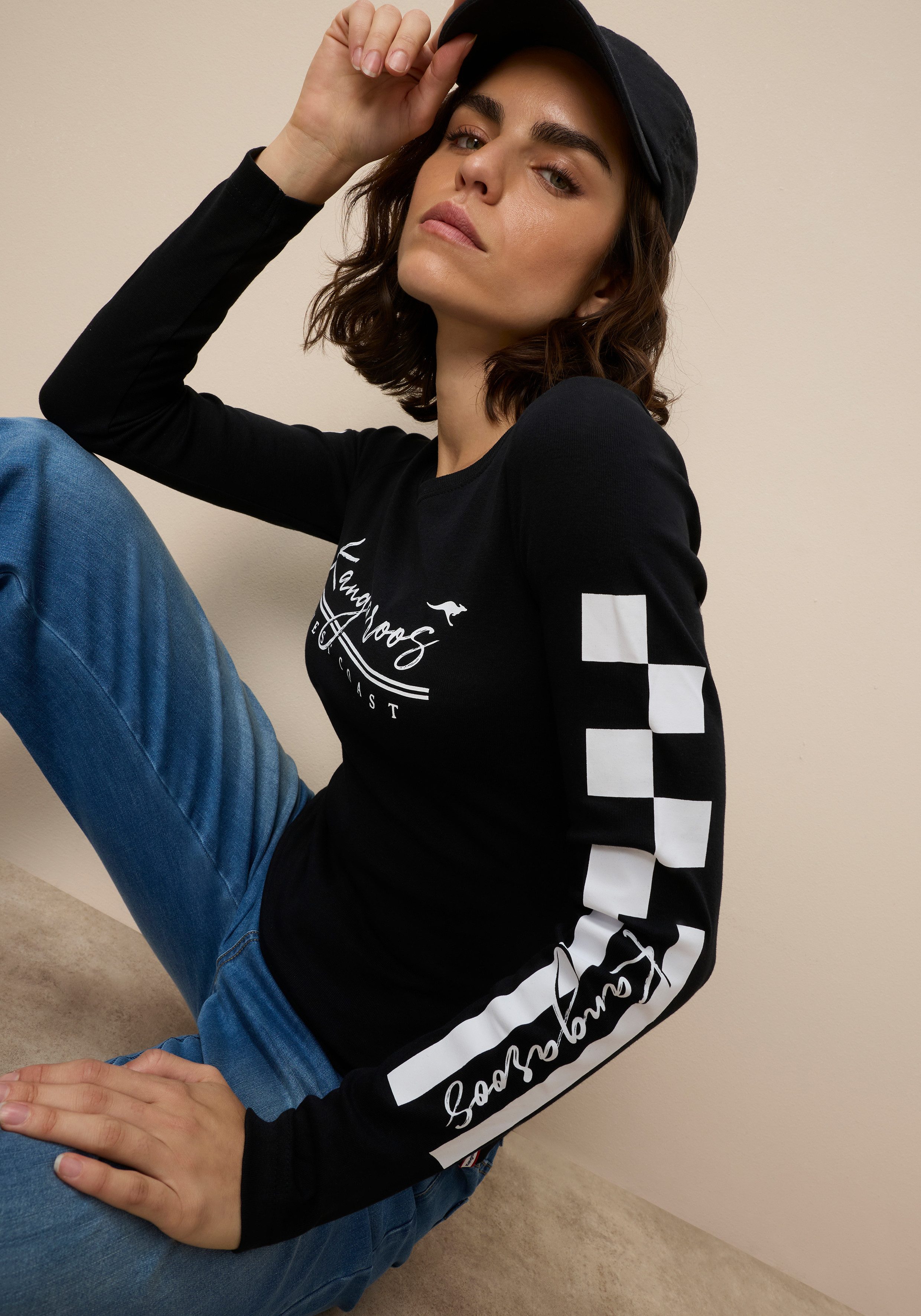 KangaROOS Langarmshirt Langarm, sehr figurbetonte Passform, aus Baumwolle