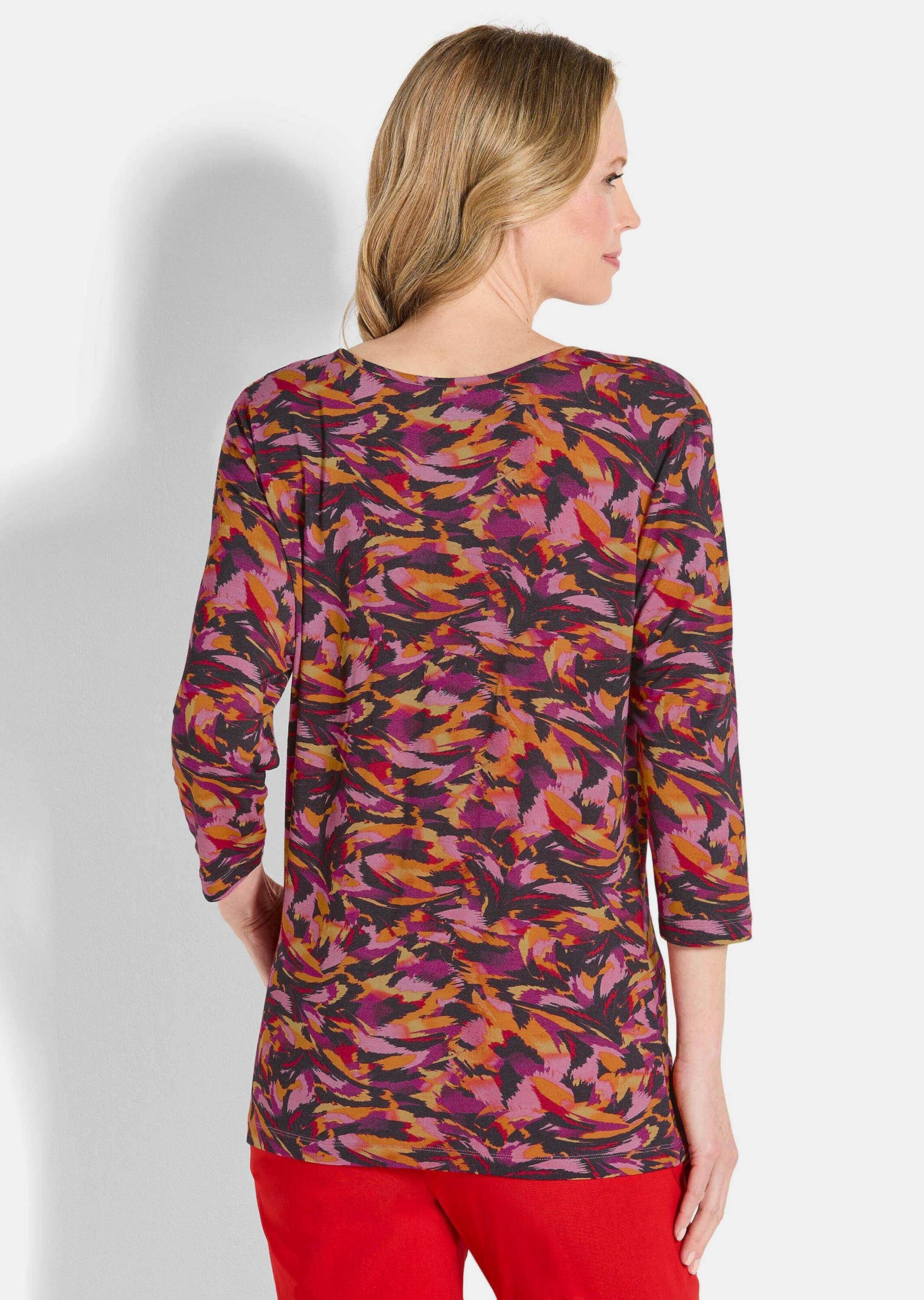 GOLDNER Print-Shirt Kurzgröße: Florales Viskoseshirt mit Rundhals Jerseyshirt mit Allover-Print, geschlitztem Ausschnitt und 3/4-Ärmeln