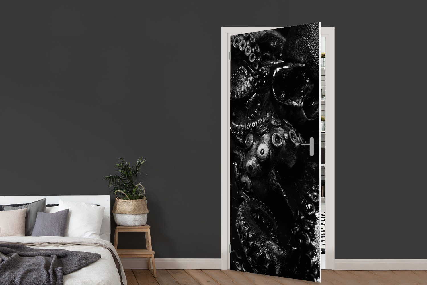 cm auf Nahaufnahme schwarzem MuchoWow Türtapete Hintergrund weiß, St), Oktopus bedruckt, Türaufkleber, für Tür, schwarz 75x205 Fototapete und (1 in Matt,