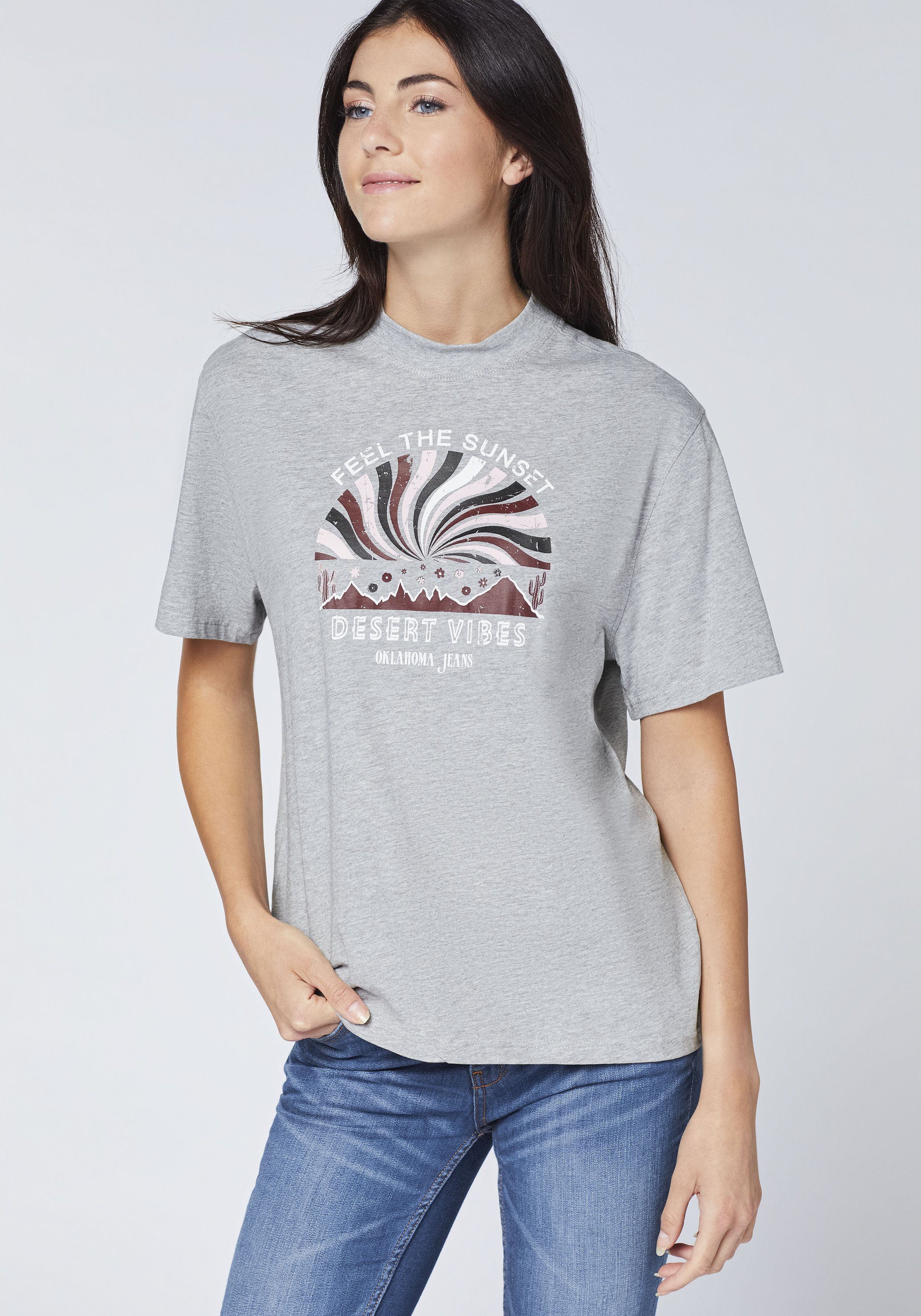 Print-Shirt Gray Oklahoma mit Jeans Neutral Melange 17-4402M Desert-Motiv