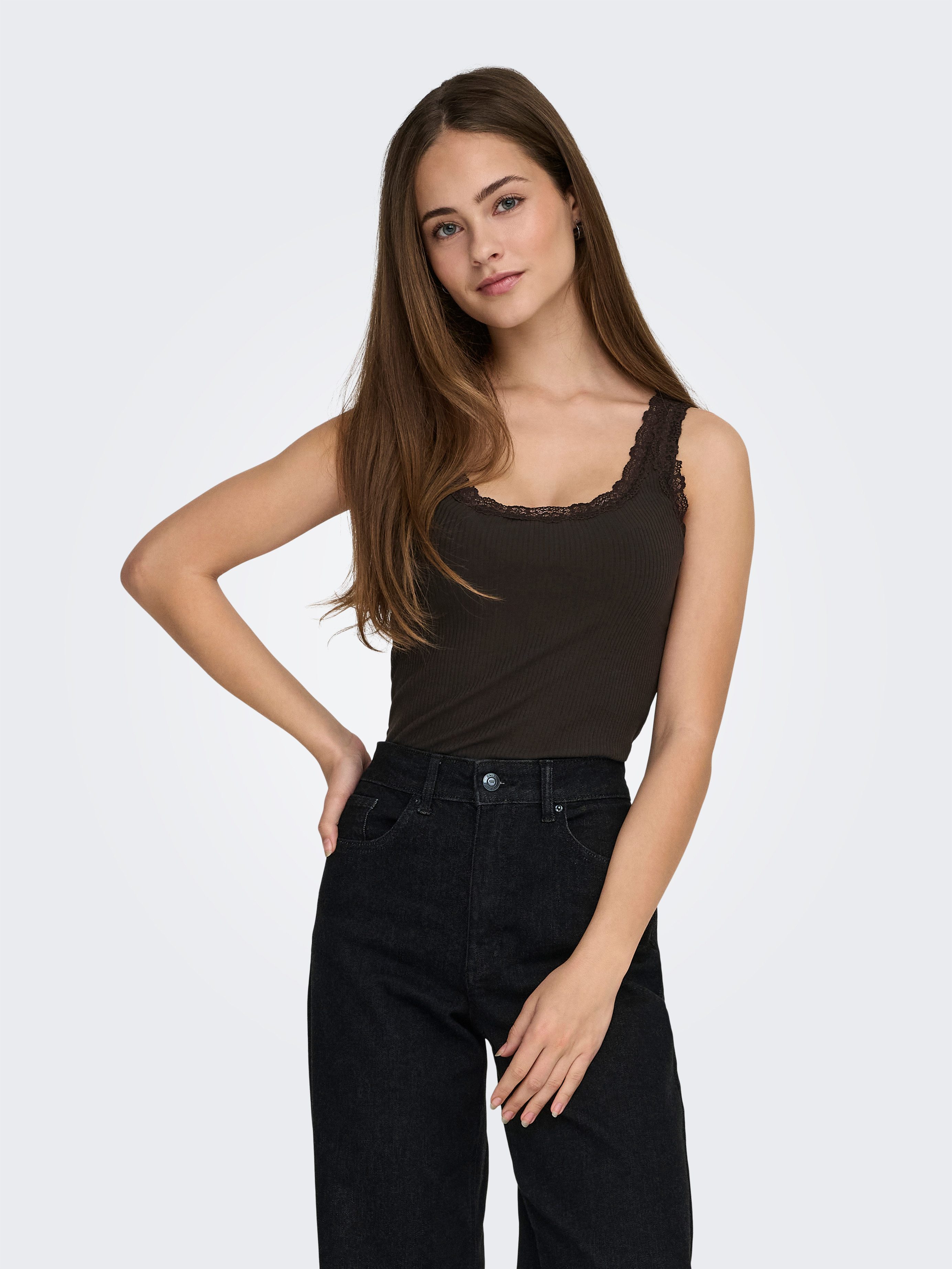 ONLY Tanktop ONLSARA – Tanktop mit Spitzendetail am Ausschnitt Baumwollmisc günstig online kaufen