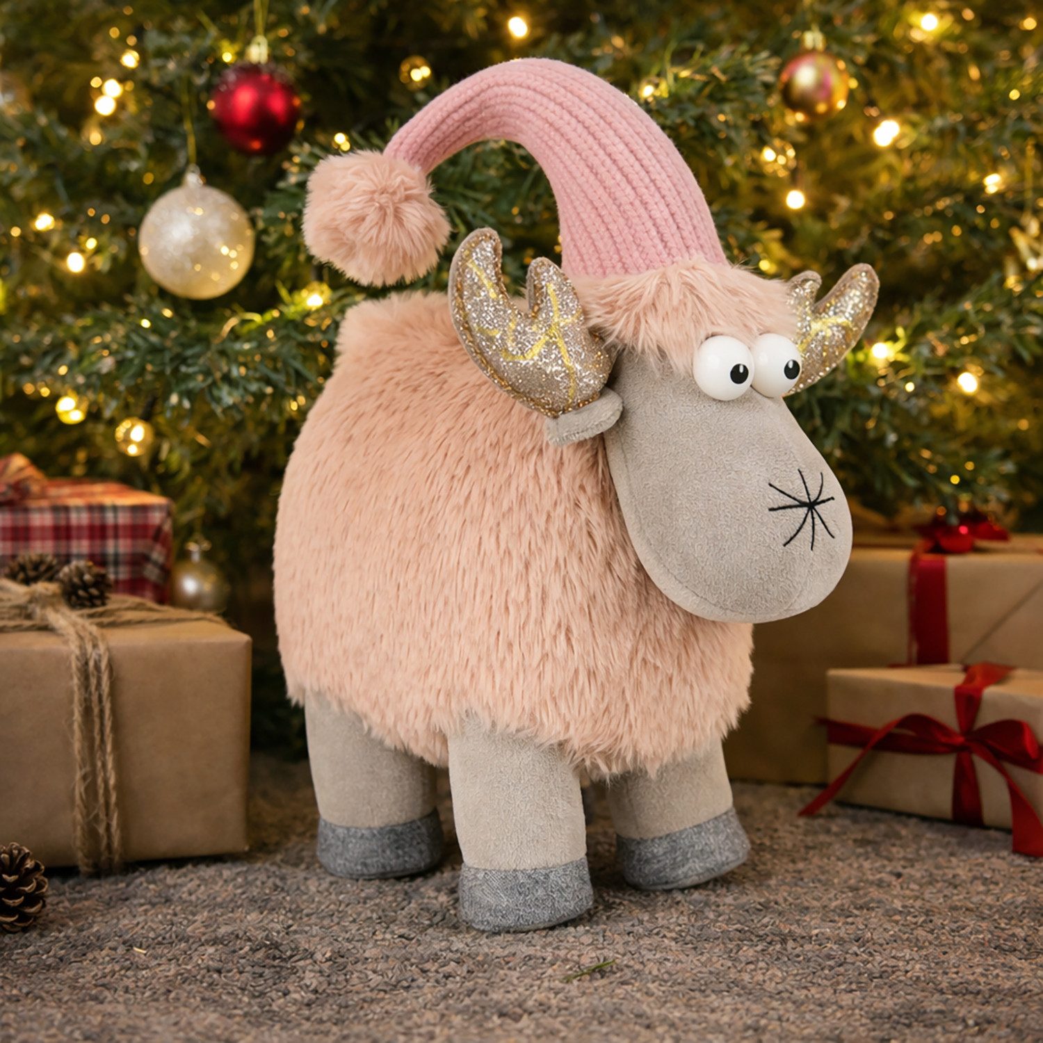 com-four Weihnachtsfigur Rentierfigur für die Weihnachtsdeko - winterliche Elch-Figur (1 St), schwedischer Dekoartikel - niedlicher Kantenhocker als Raumschmuck